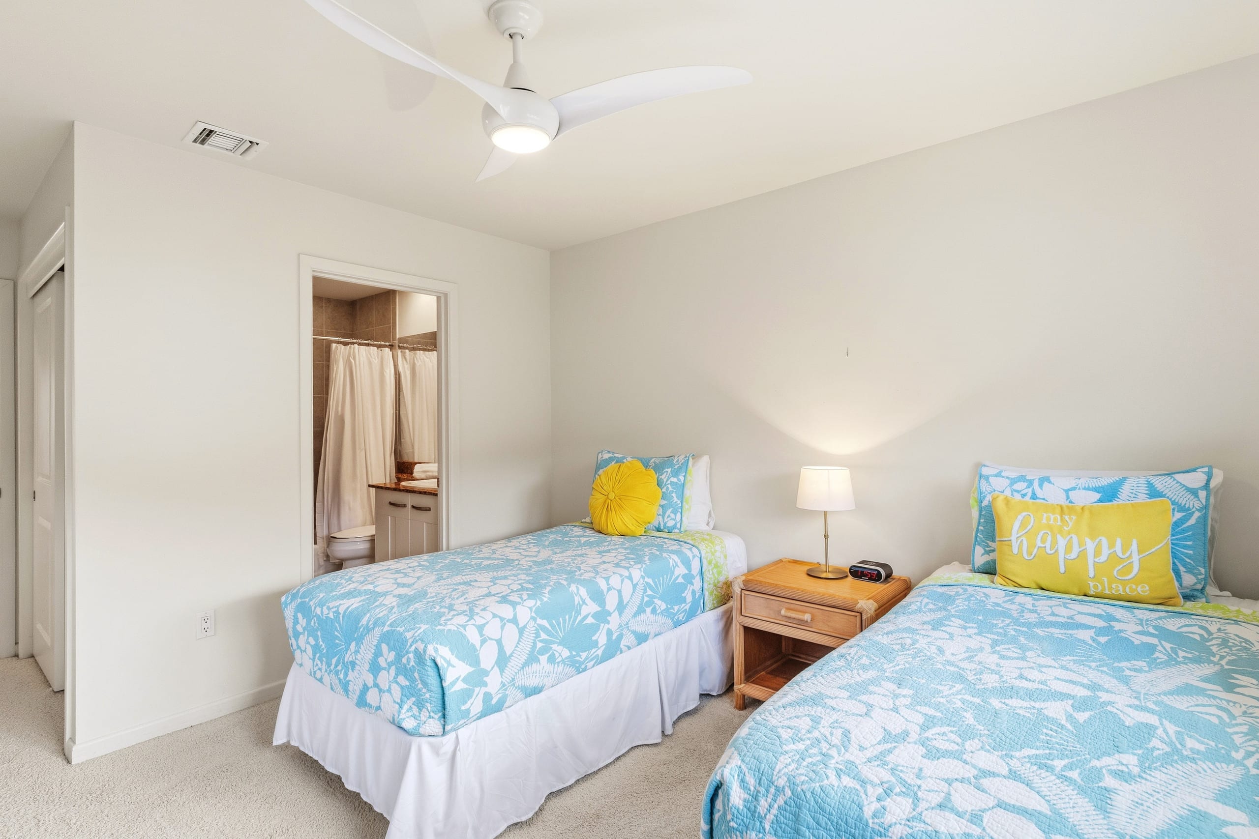 Condo in Kailua-Kona · ★5.0 · 2 bedrooms · 4 beds · 2.5 private baths - Image 14
