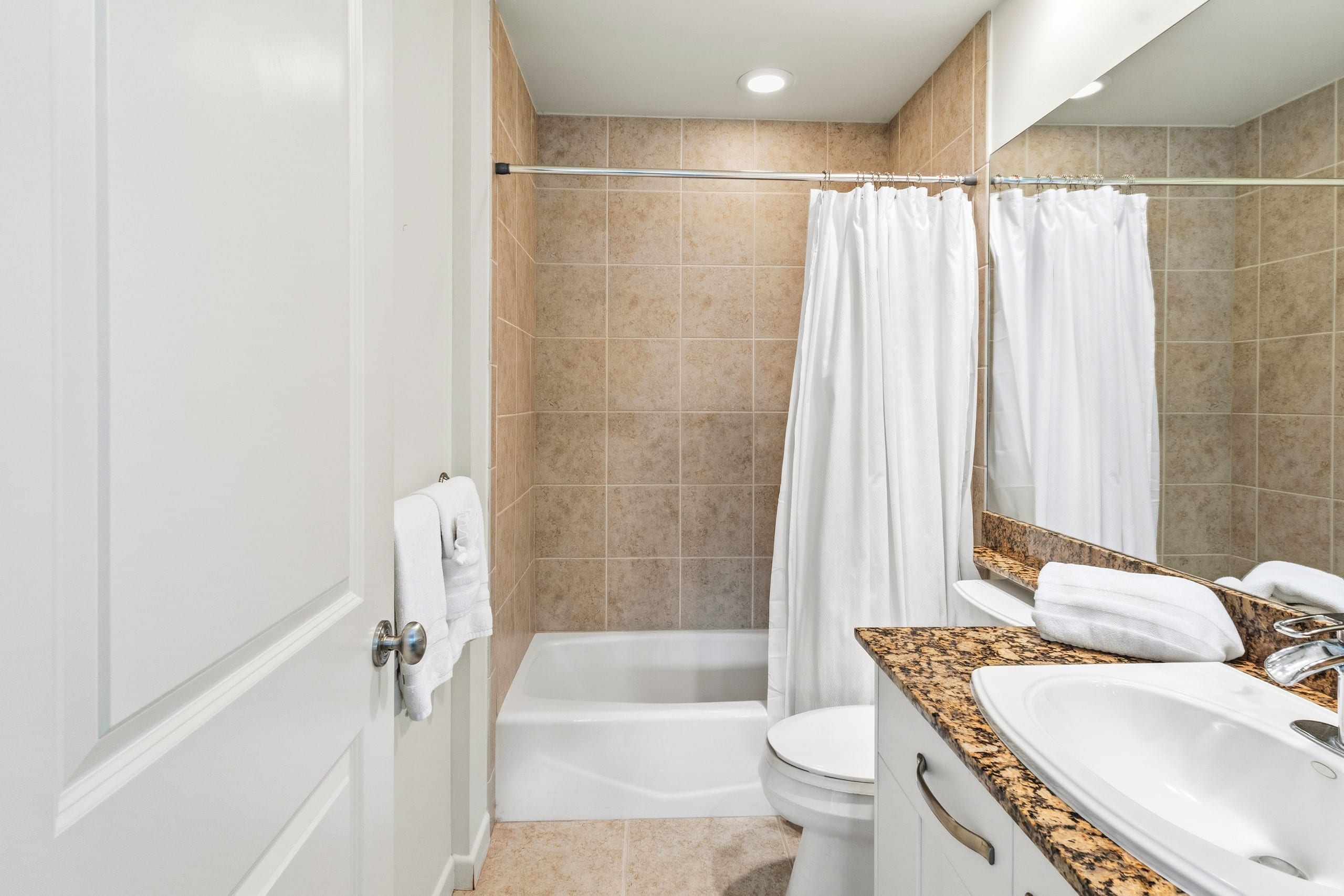 Condo in Kailua-Kona · ★5.0 · 2 bedrooms · 4 beds · 2.5 private baths - Image 19