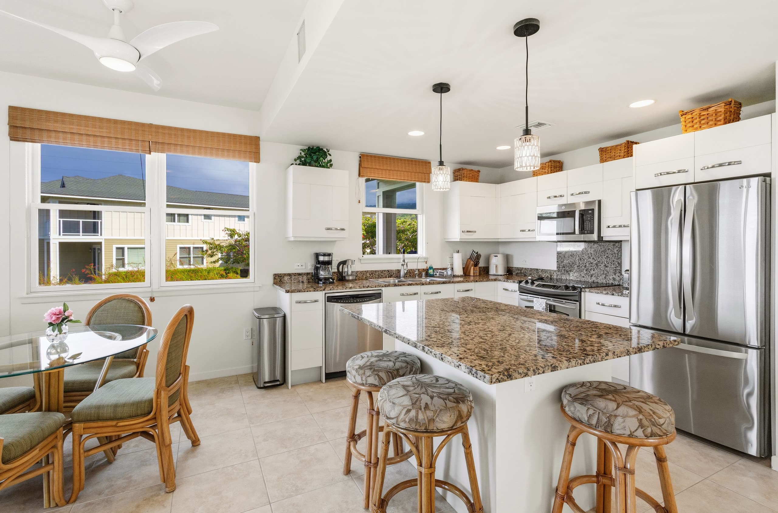 Condo in Kailua-Kona · ★5.0 · 2 bedrooms · 4 beds · 2.5 private baths - Image 9