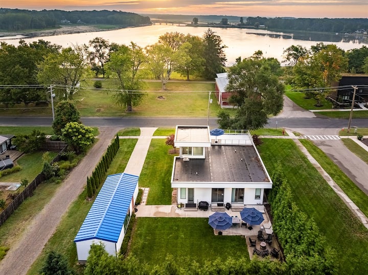 Douglas Modern Villa - Steps to Downtown!
