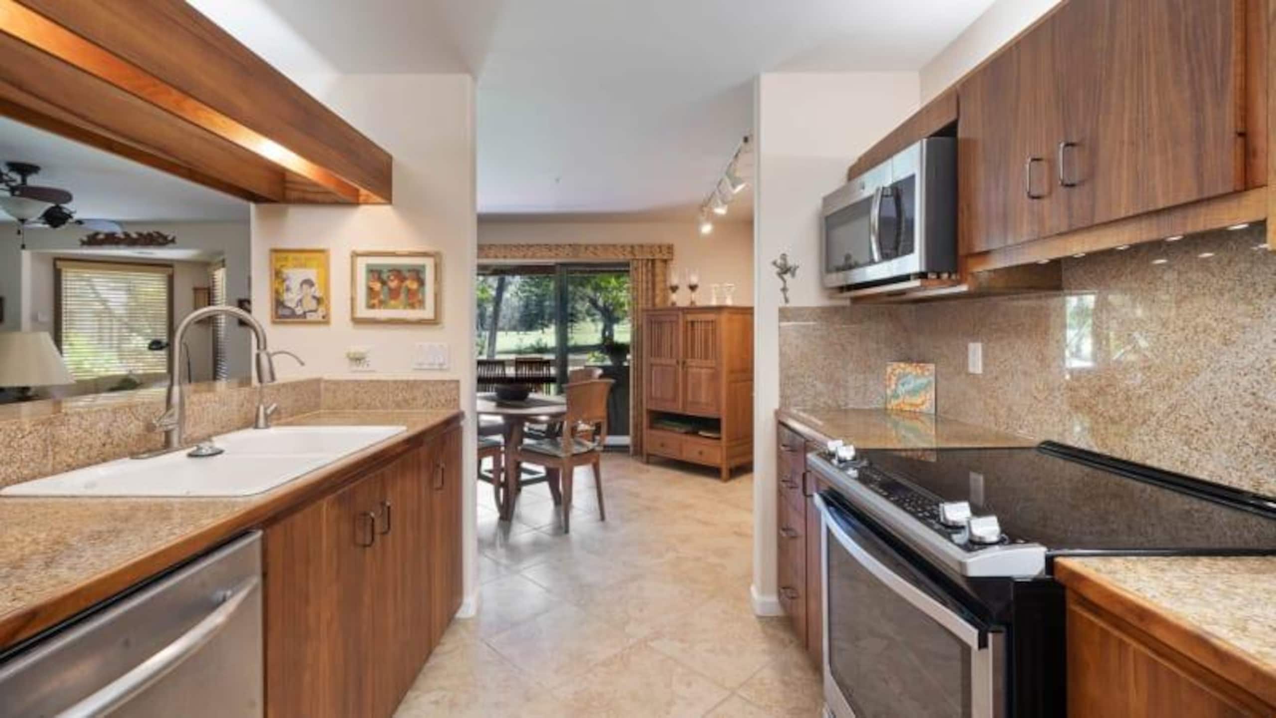 Condo in KAILUA-KONA · ★4.74 · 2 bedrooms · 2 baths - Image 15