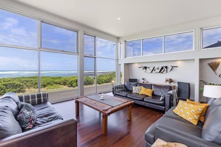 Sea-Lit South Beach frontage gallery image 3