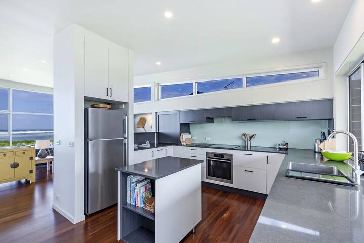 Sea-Lit South Beach frontage gallery image 5