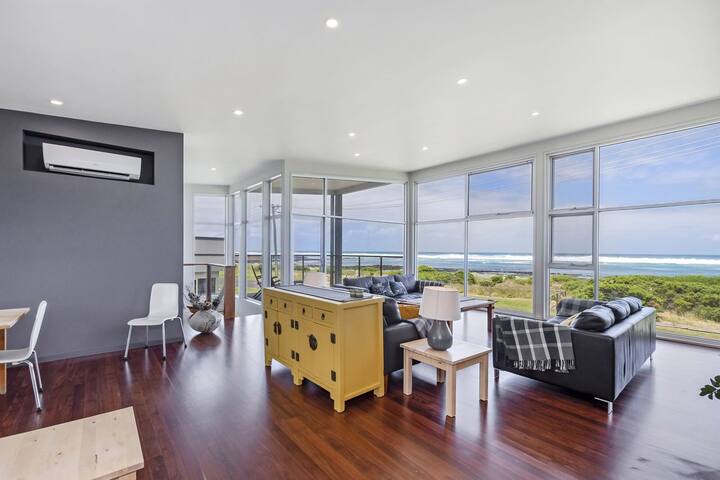 Sea-Lit South Beach frontage gallery image 2