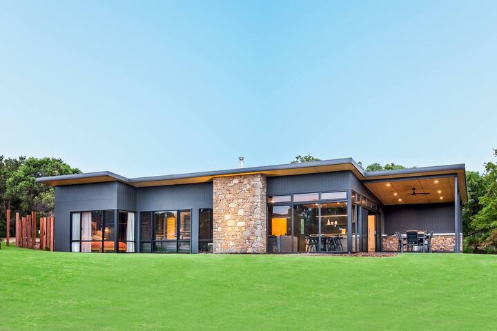 Artisan Gunyulgup—Luxe Lakeside Wellness Hideaway gallery image 4