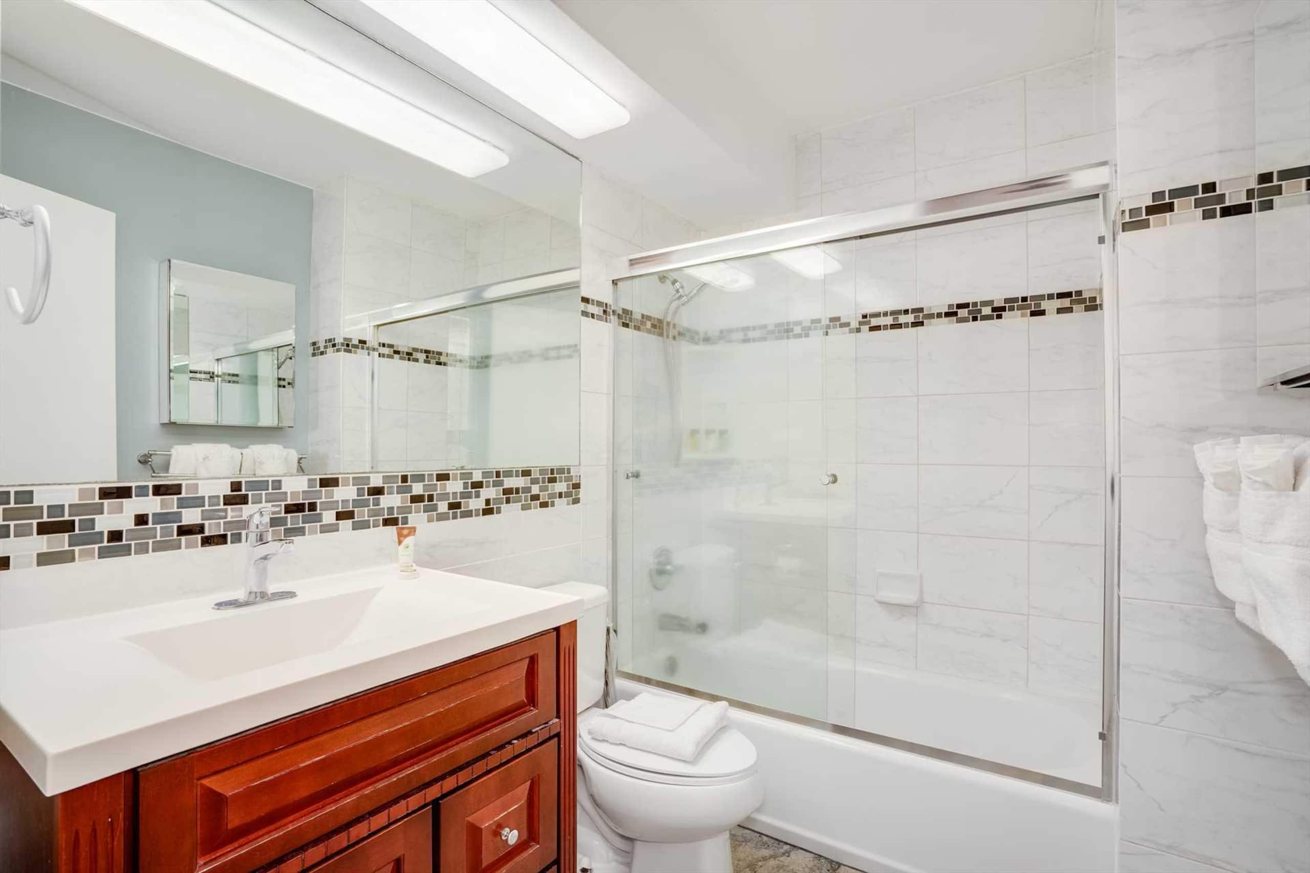 Condo in Waikiki · ★4.63 · 1 bedroom · 2 beds · 1 private bath - Image 30