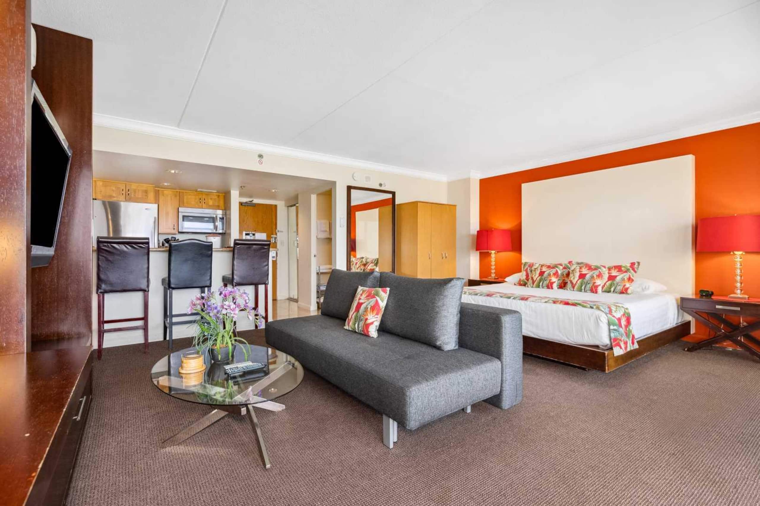 Condo in Waikiki · ★4.83 · 1 bedroom · 2 beds · 1 private bath - Image 13