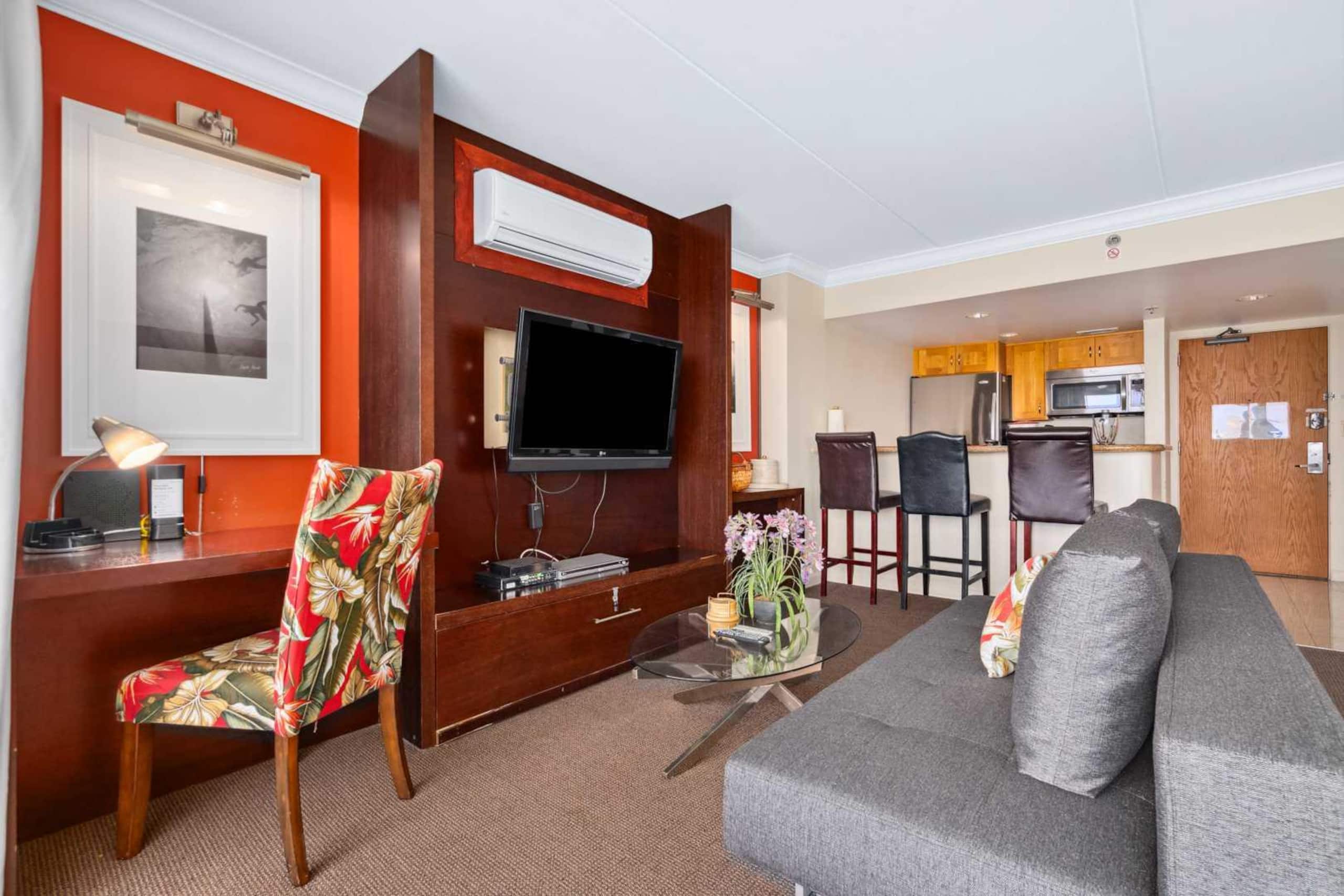Condo in Waikiki · ★4.83 · 1 bedroom · 2 beds · 1 private bath - Image 12