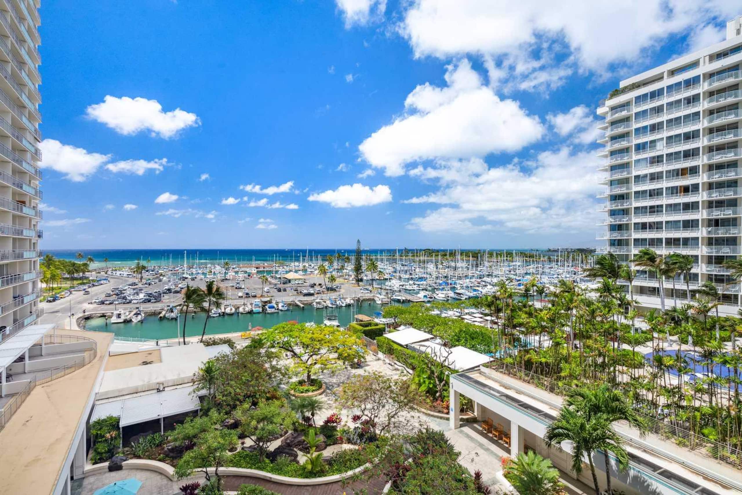 Condo in Waikiki · ★4.83 · 1 bedroom · 2 beds · 1 private bath - Image 2