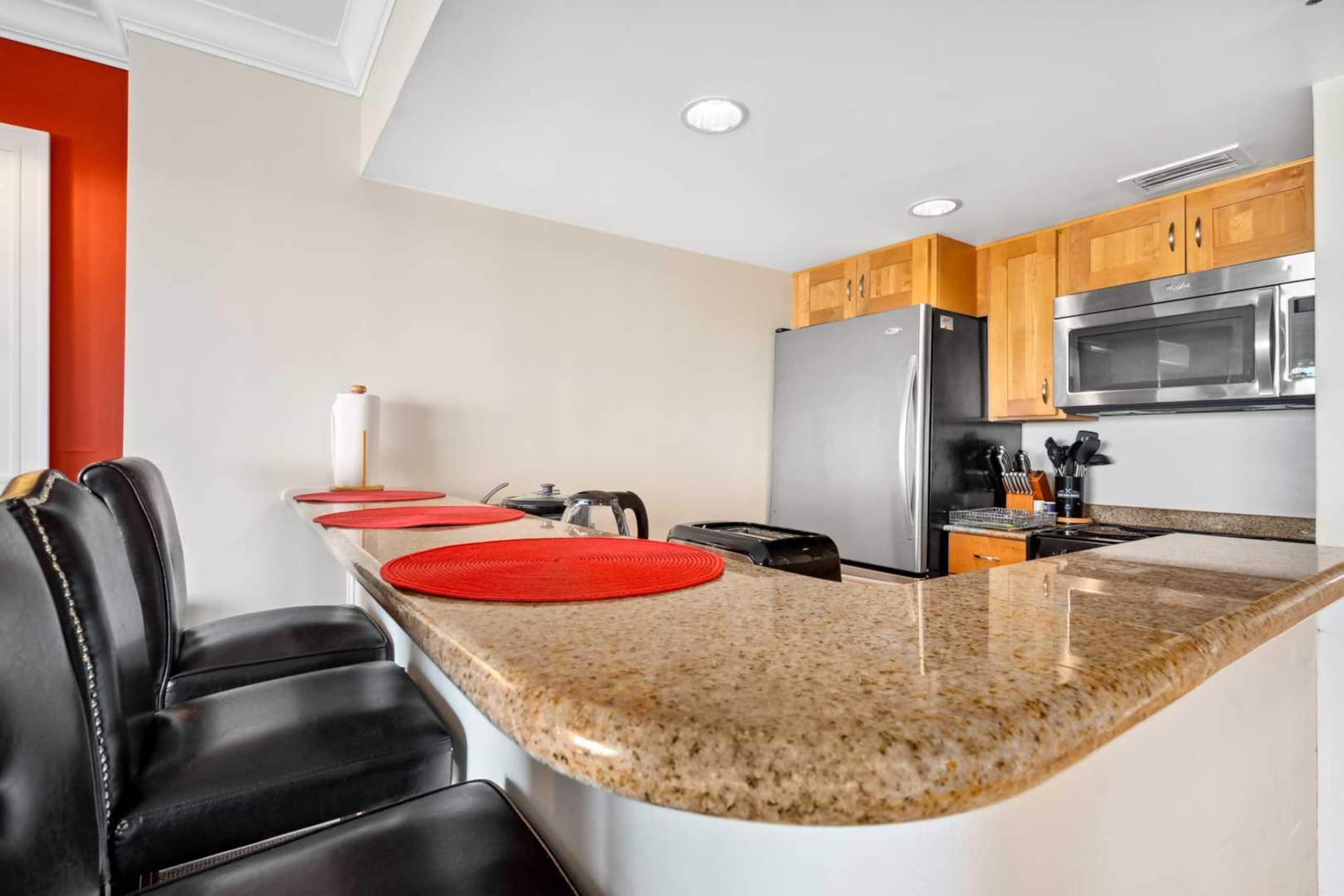 Condo in Waikiki · ★4.83 · 1 bedroom · 2 beds · 1 private bath - Image 16