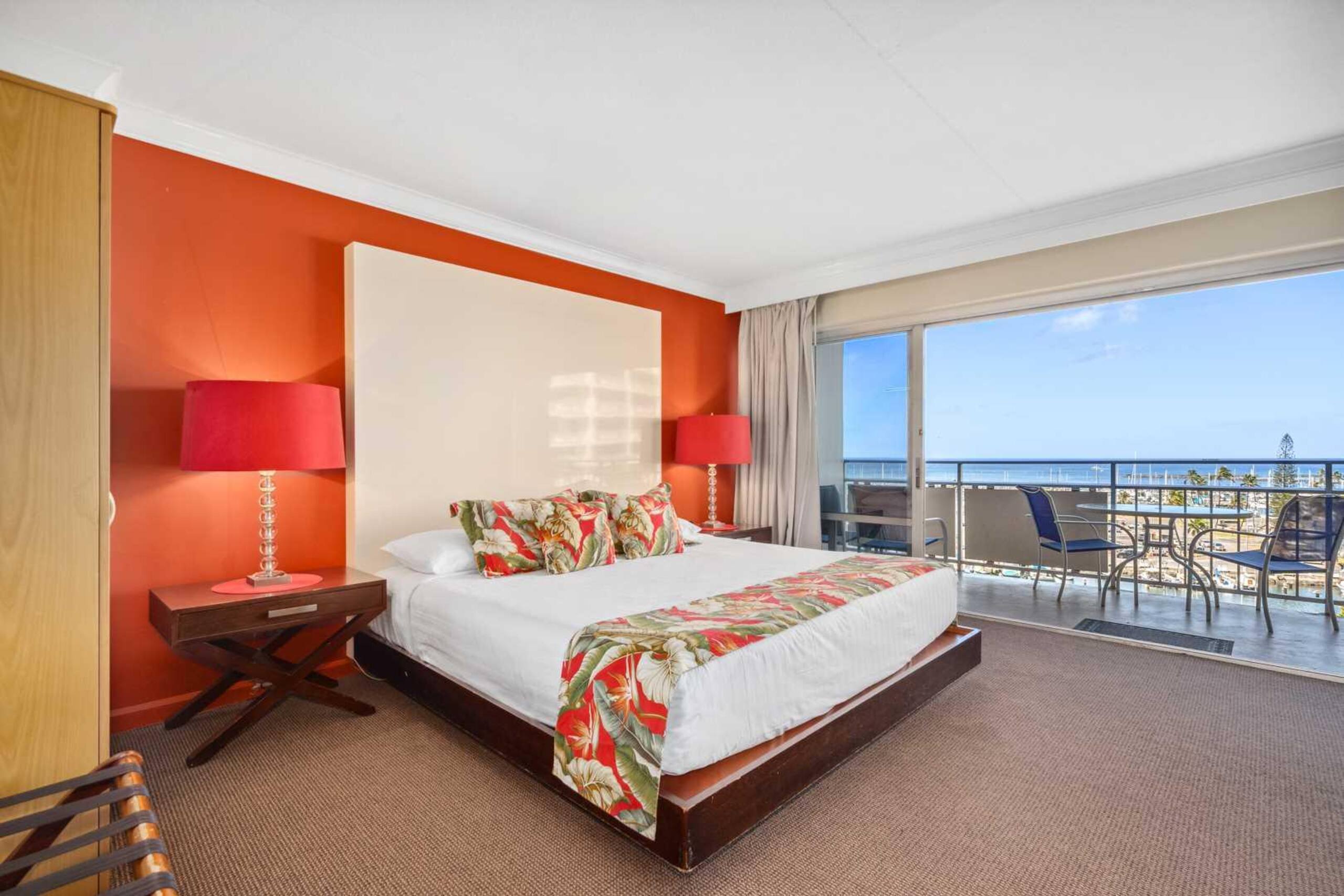 Condo in Waikiki · ★4.83 · 1 bedroom · 2 beds · 1 private bath - Image 7