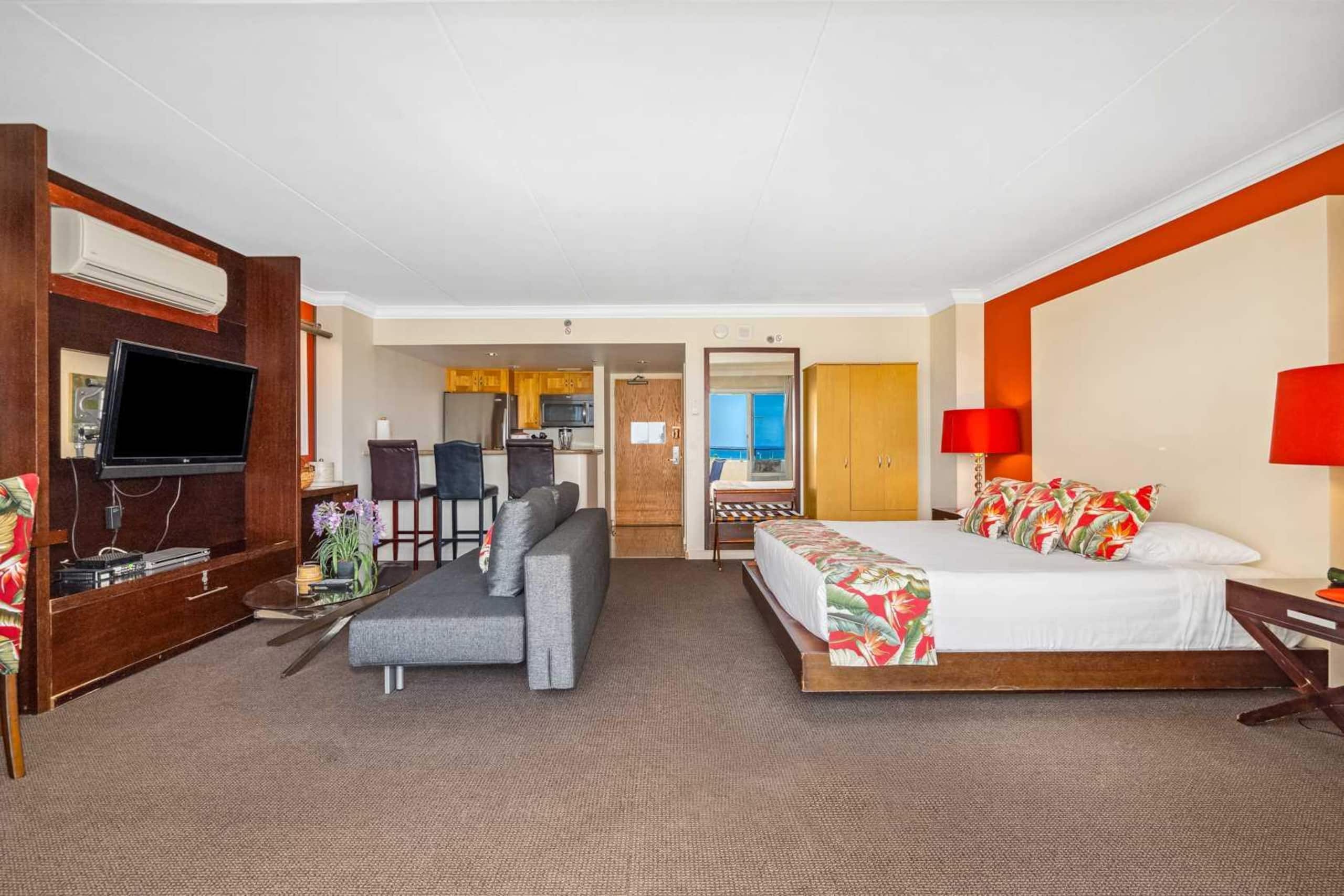 Condo in Waikiki · ★4.83 · 1 bedroom · 2 beds · 1 private bath - Image 11