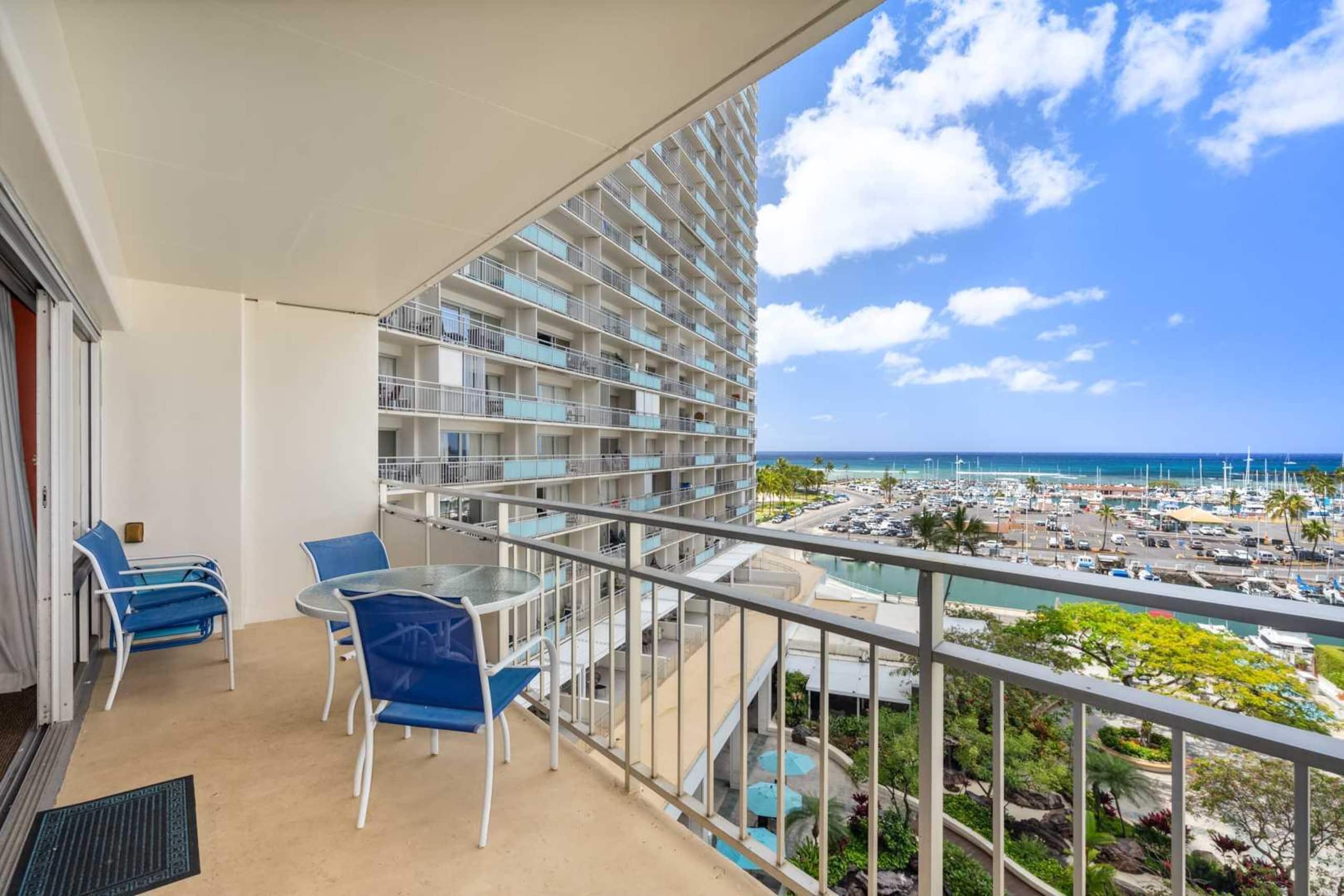 Condo in Waikiki · ★4.83 · 1 bedroom · 2 beds · 1 private bath - Image 26