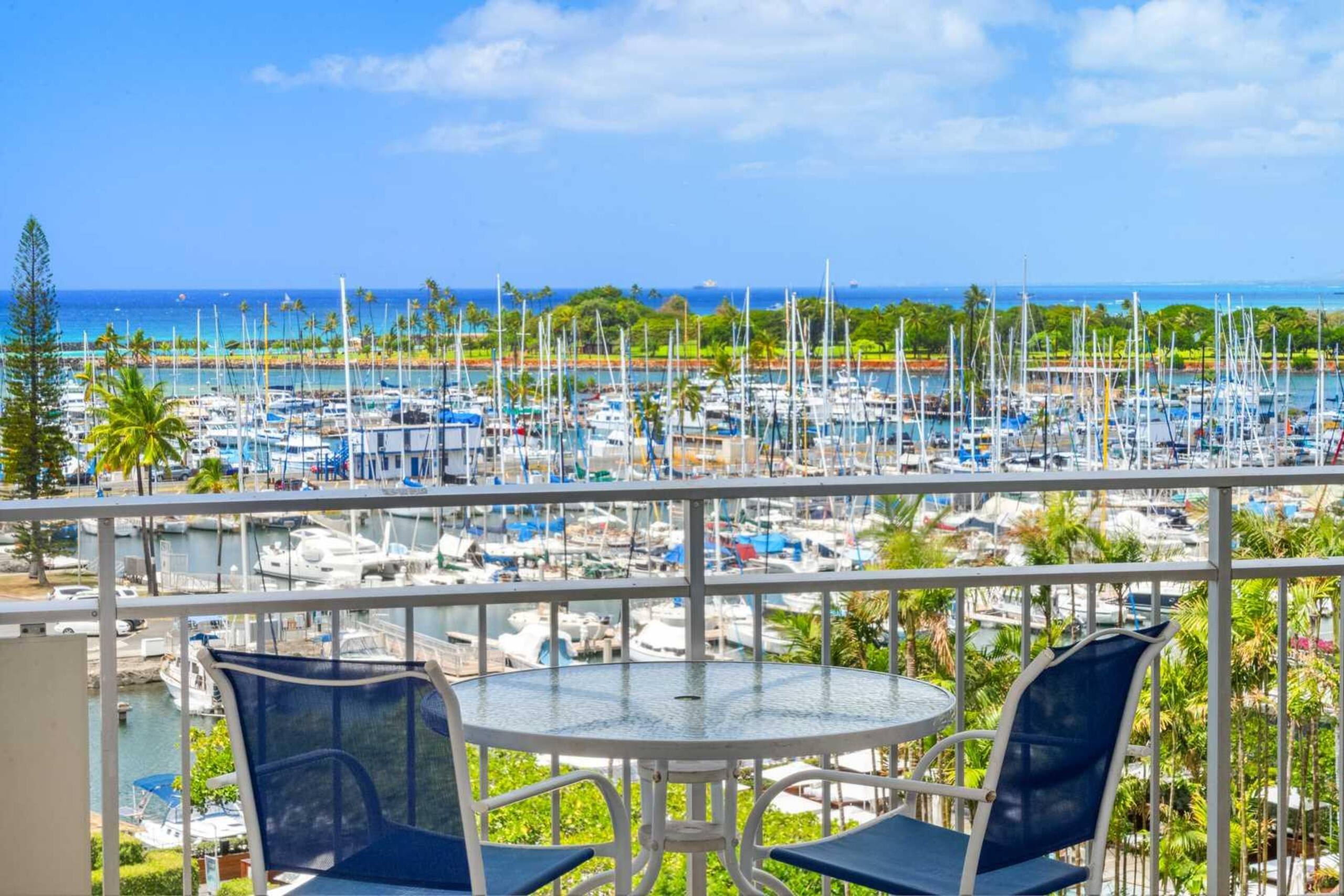 Condo in Waikiki · ★4.83 · 1 bedroom · 2 beds · 1 private bath - Image 25