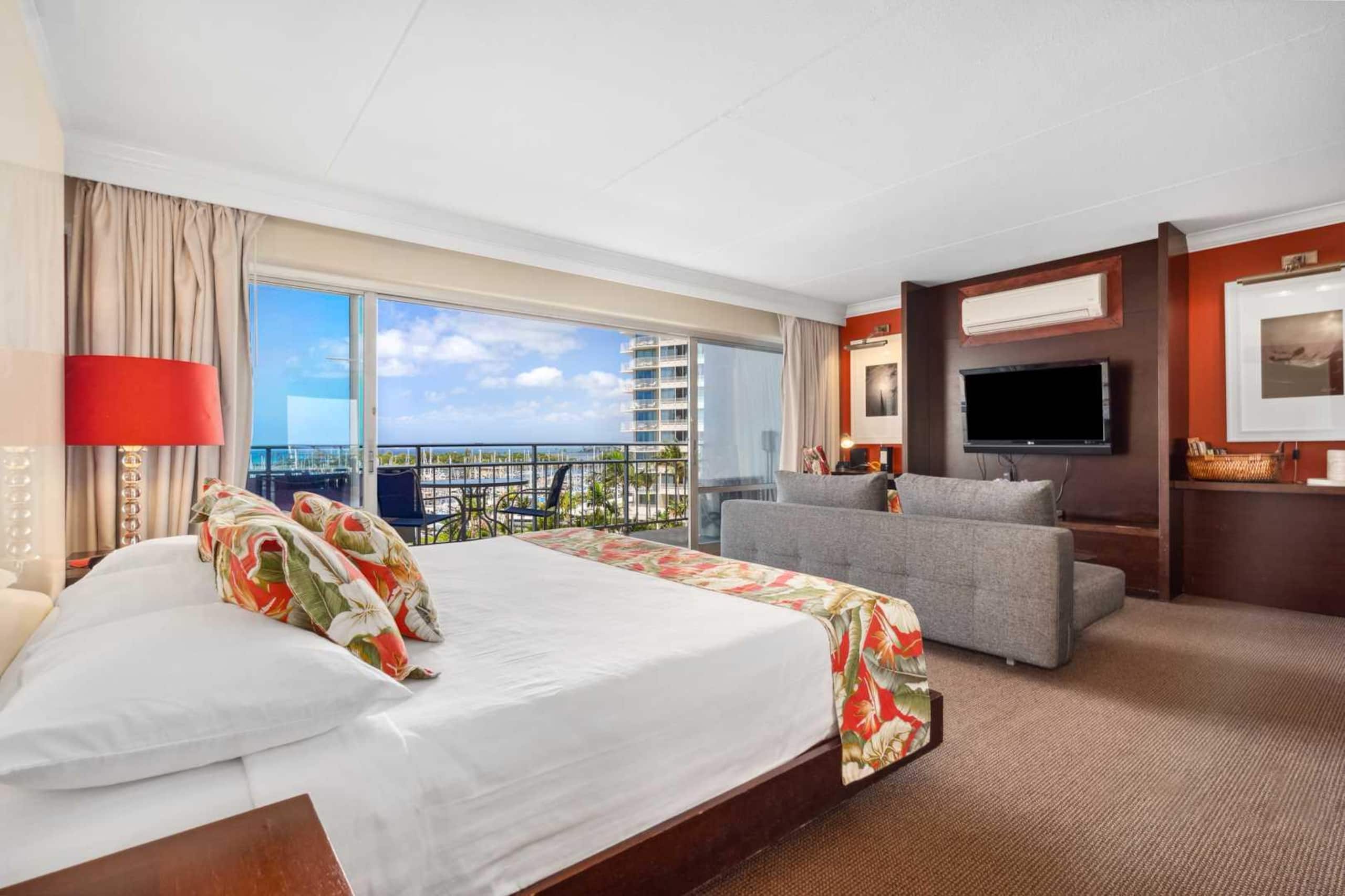 Condo in Waikiki · ★4.83 · 1 bedroom · 2 beds · 1 private bath - Image 8
