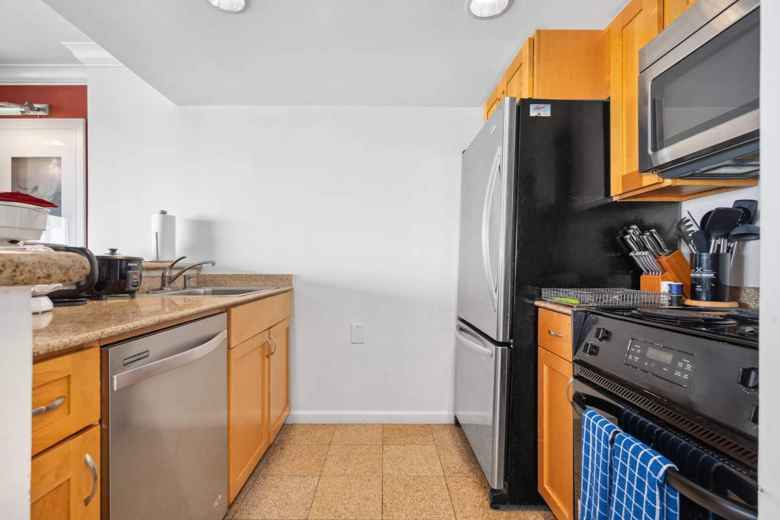 Condo in Waikiki · ★4.83 · 1 bedroom · 2 beds · 1 private bath - Image 15