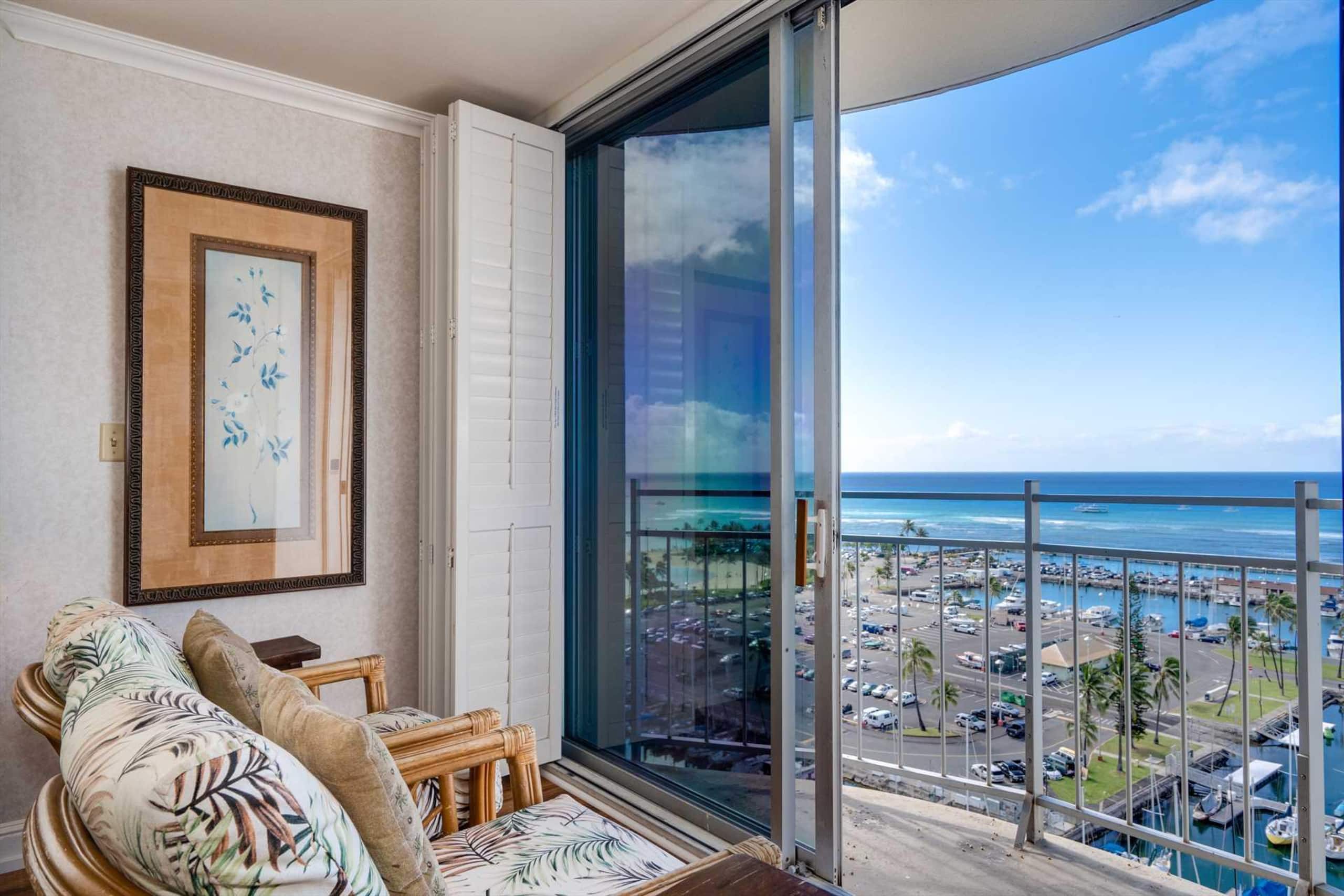 Condo in Honolulu · ★4.58 · 1 bedroom · 2 beds · 1 private bath - Image 2