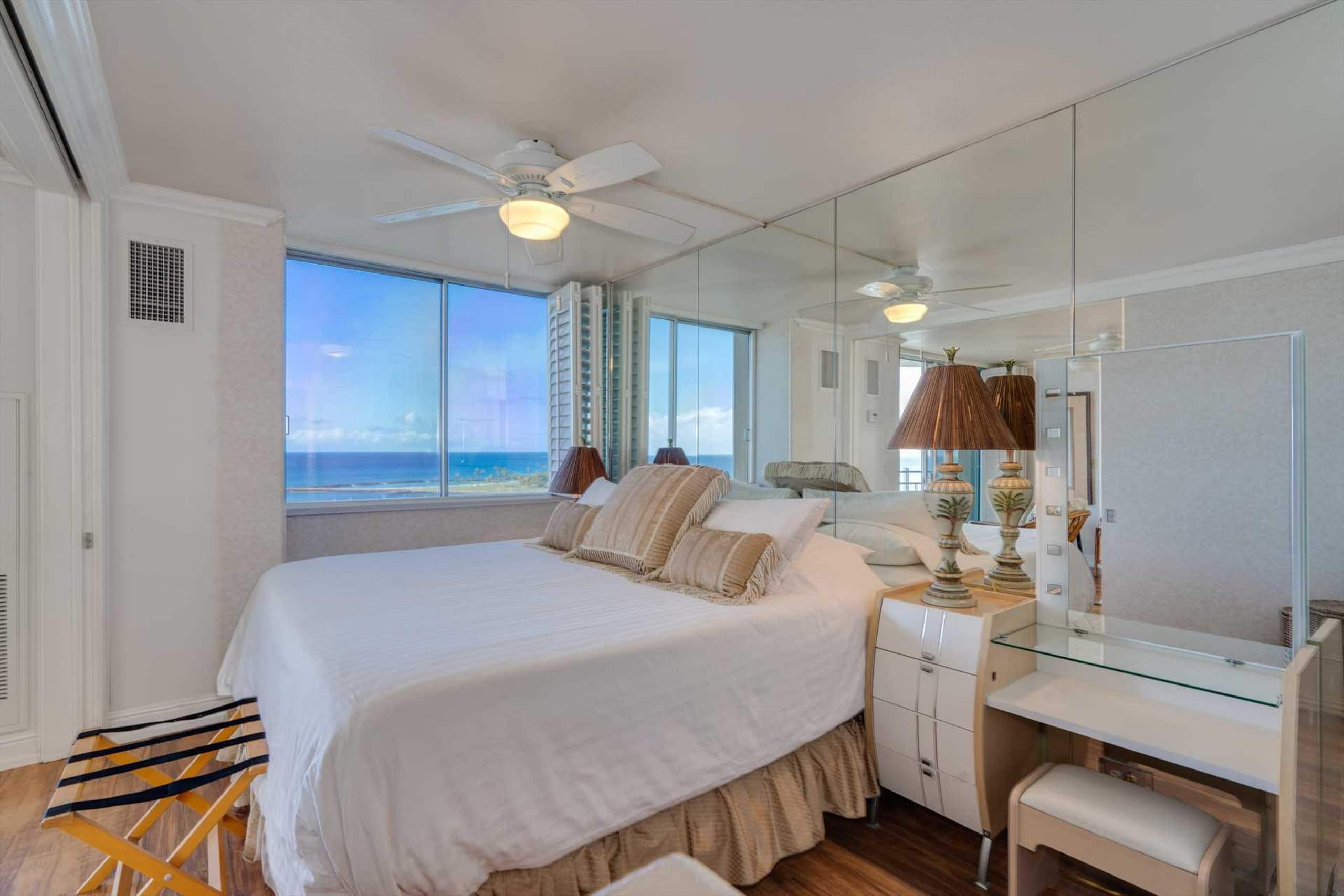 Condo in Honolulu · ★4.58 · 1 bedroom · 2 beds · 1 private bath - Image 9