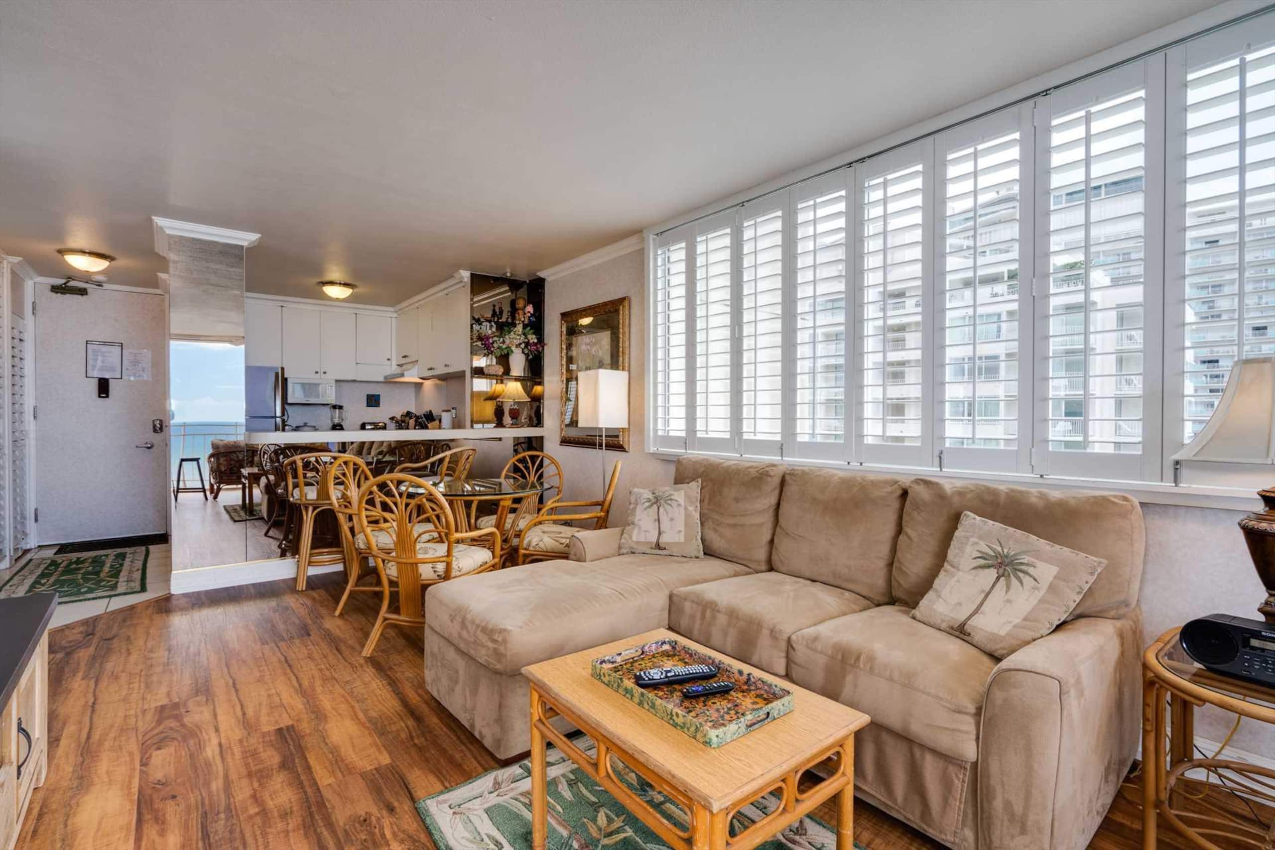 Condo in Honolulu · ★4.58 · 1 bedroom · 2 beds · 1 private bath - Image 12