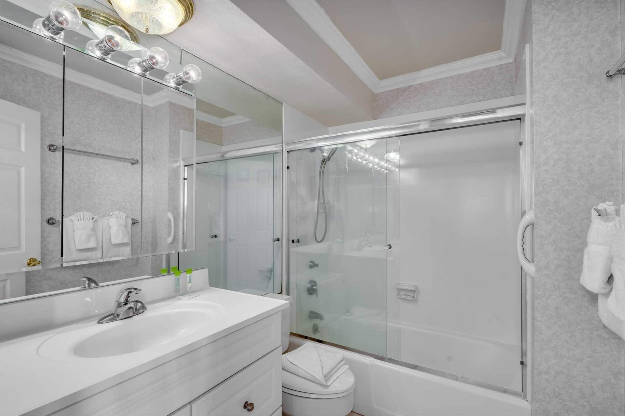 Condo in Honolulu · ★4.58 · 1 bedroom · 2 beds · 1 private bath - Image 28