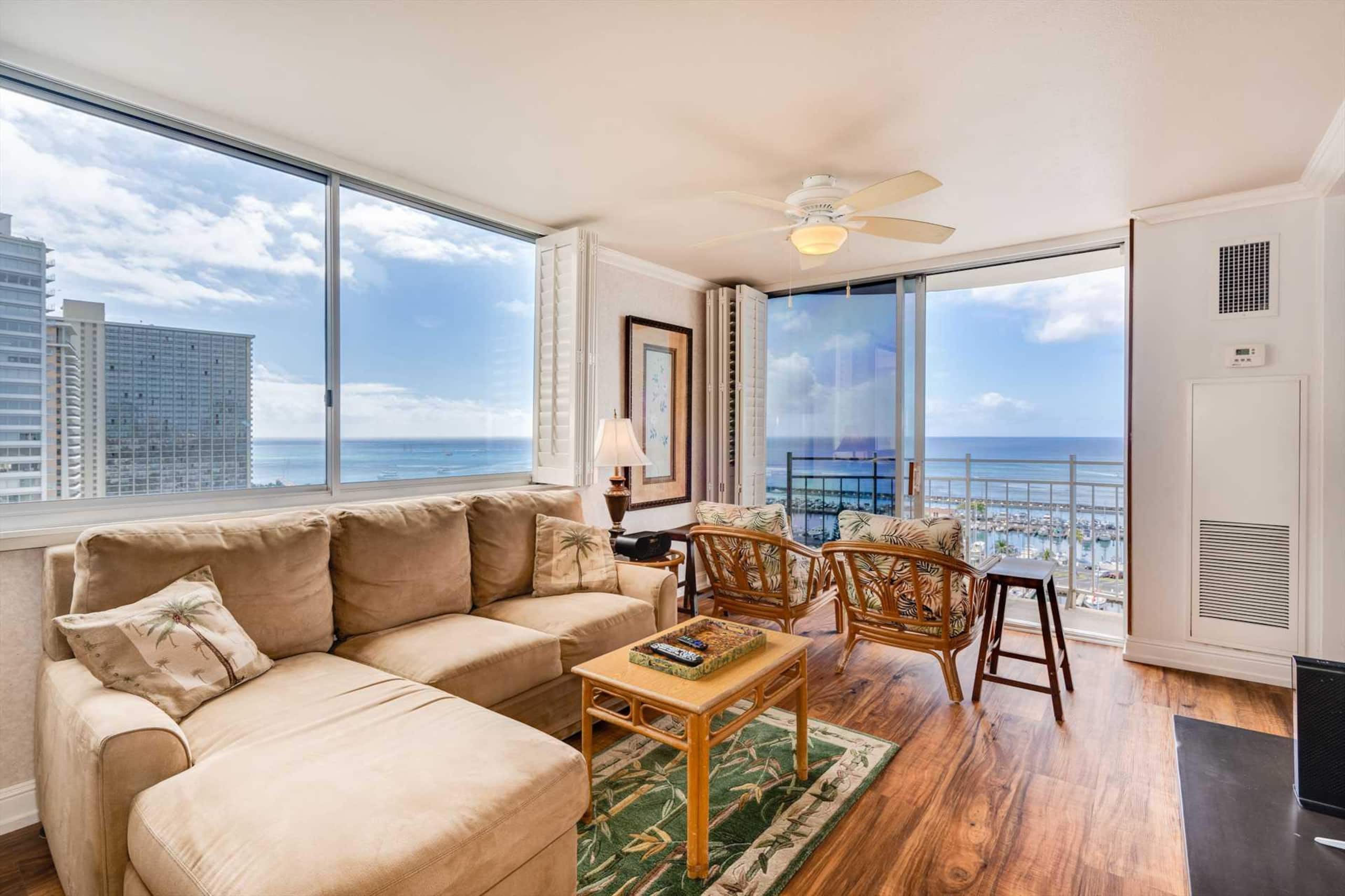 Condo in Honolulu · ★4.58 · 1 bedroom · 2 beds · 1 private bath - Image 5