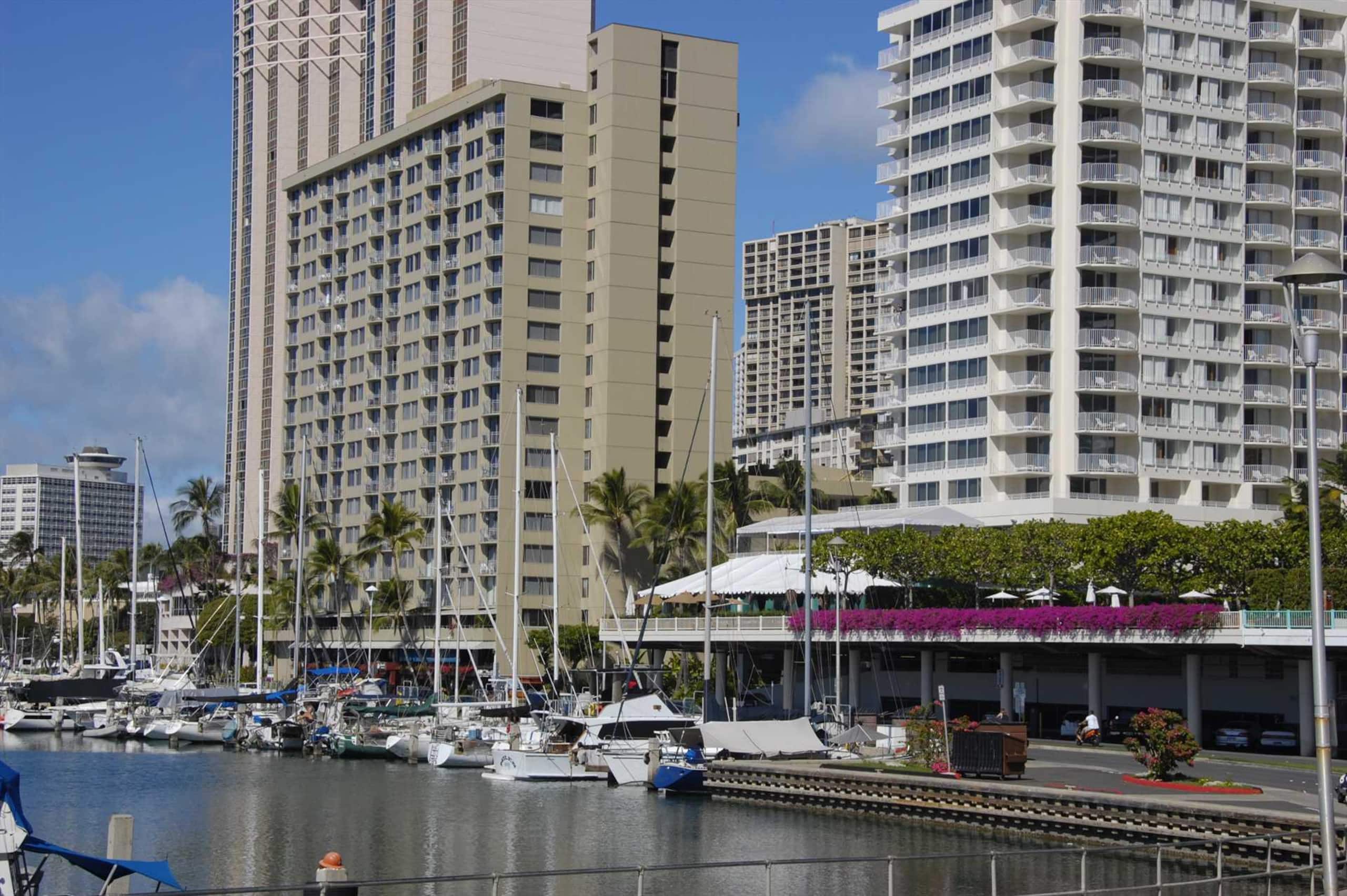 Condo in Honolulu · ★4.58 · 1 bedroom · 2 beds · 1 private bath - Image 35