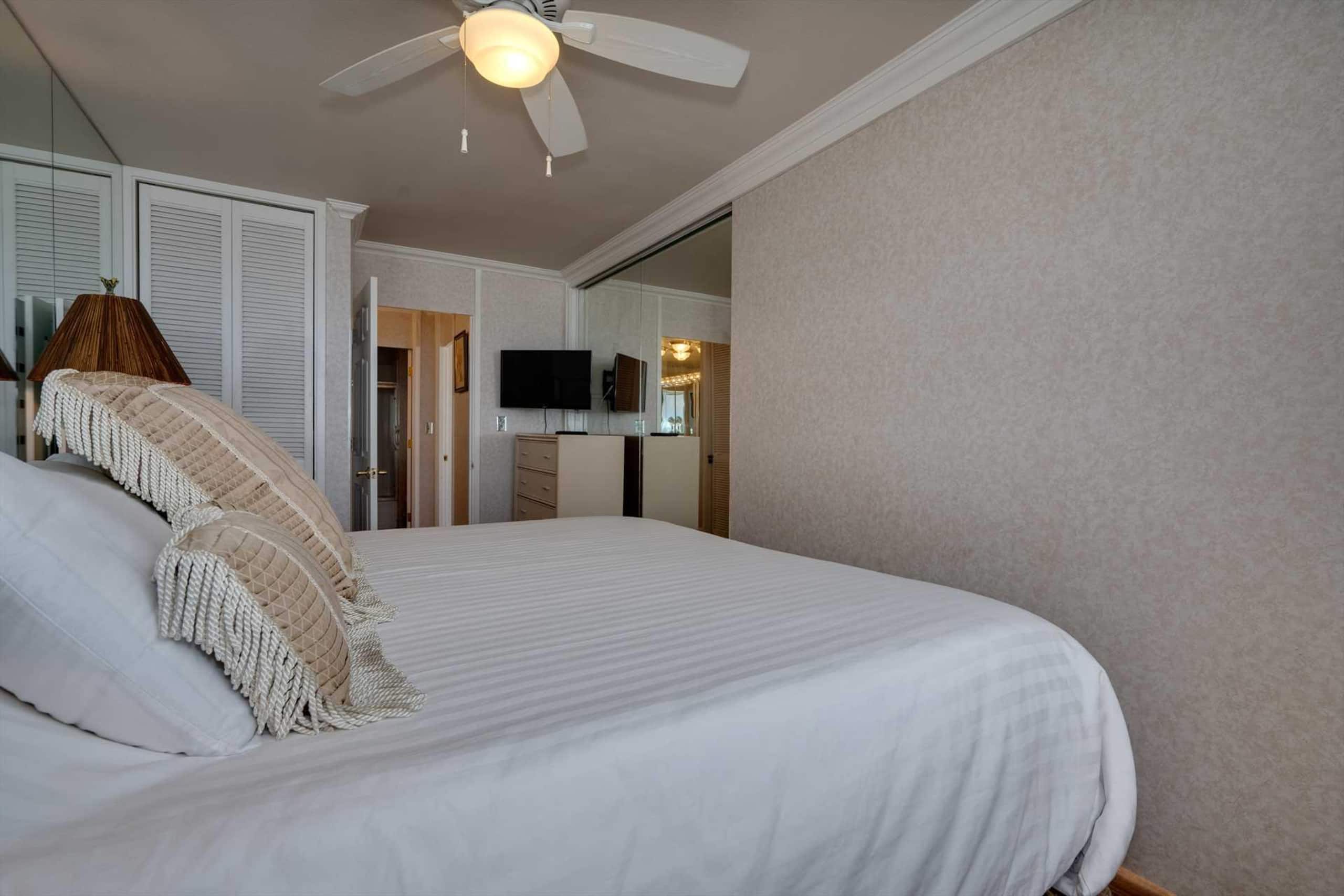 Condo in Honolulu · ★4.58 · 1 bedroom · 2 beds · 1 private bath - Image 23