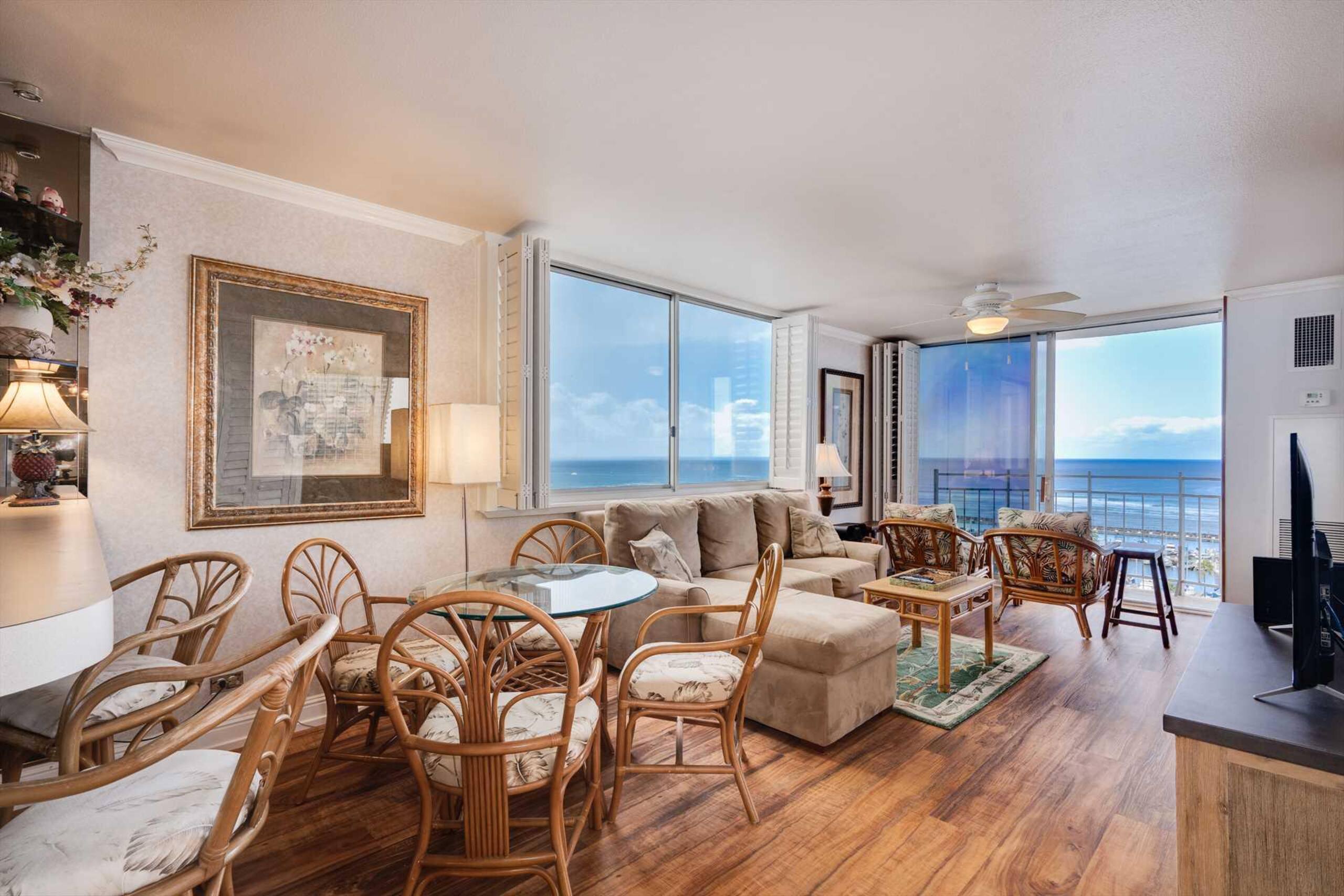 Condo in Honolulu · ★4.58 · 1 bedroom · 2 beds · 1 private bath - Image 13