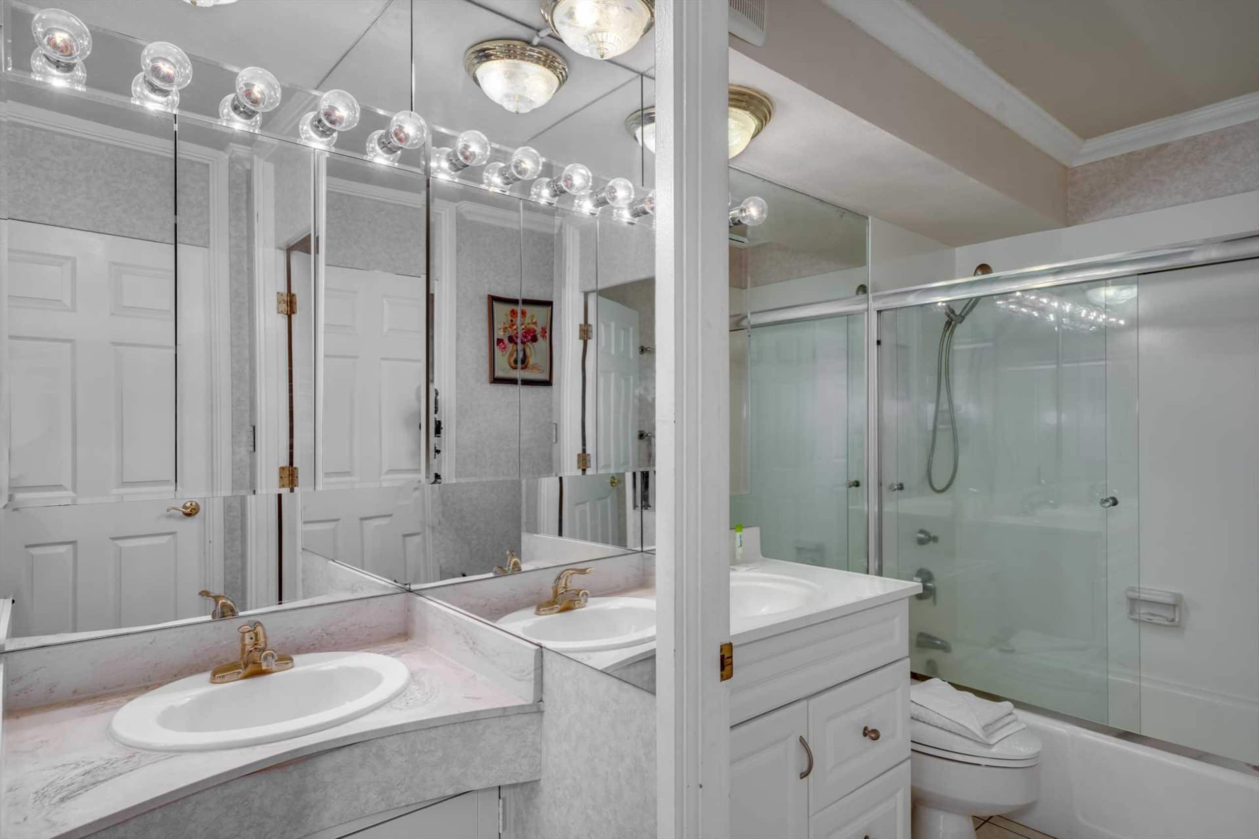 Condo in Honolulu · ★4.58 · 1 bedroom · 2 beds · 1 private bath - Image 29