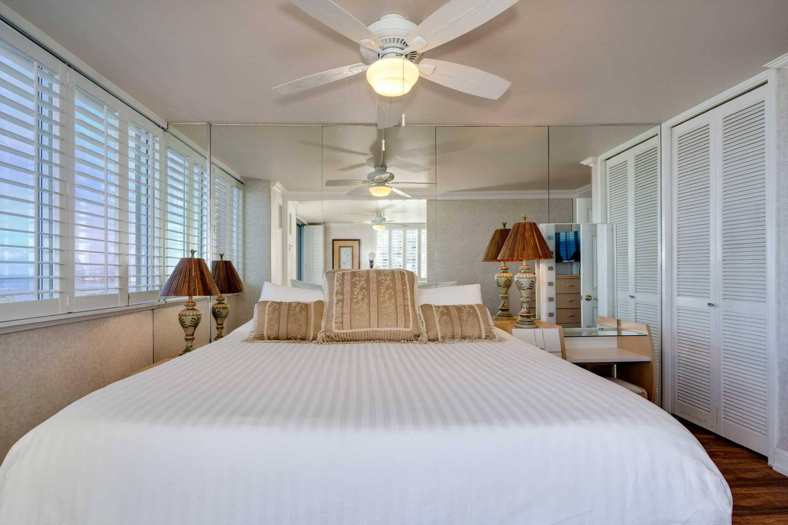 Condo in Honolulu · ★4.58 · 1 bedroom · 2 beds · 1 private bath - Image 19