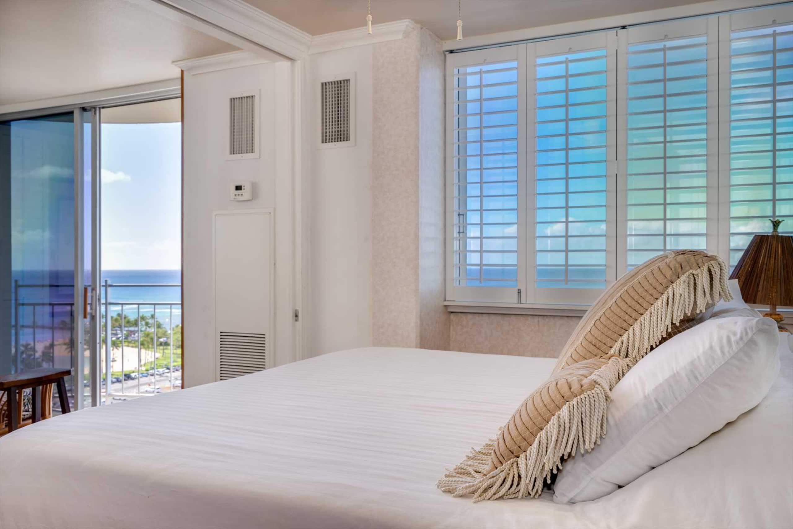 Condo in Honolulu · ★4.58 · 1 bedroom · 2 beds · 1 private bath - Image 11