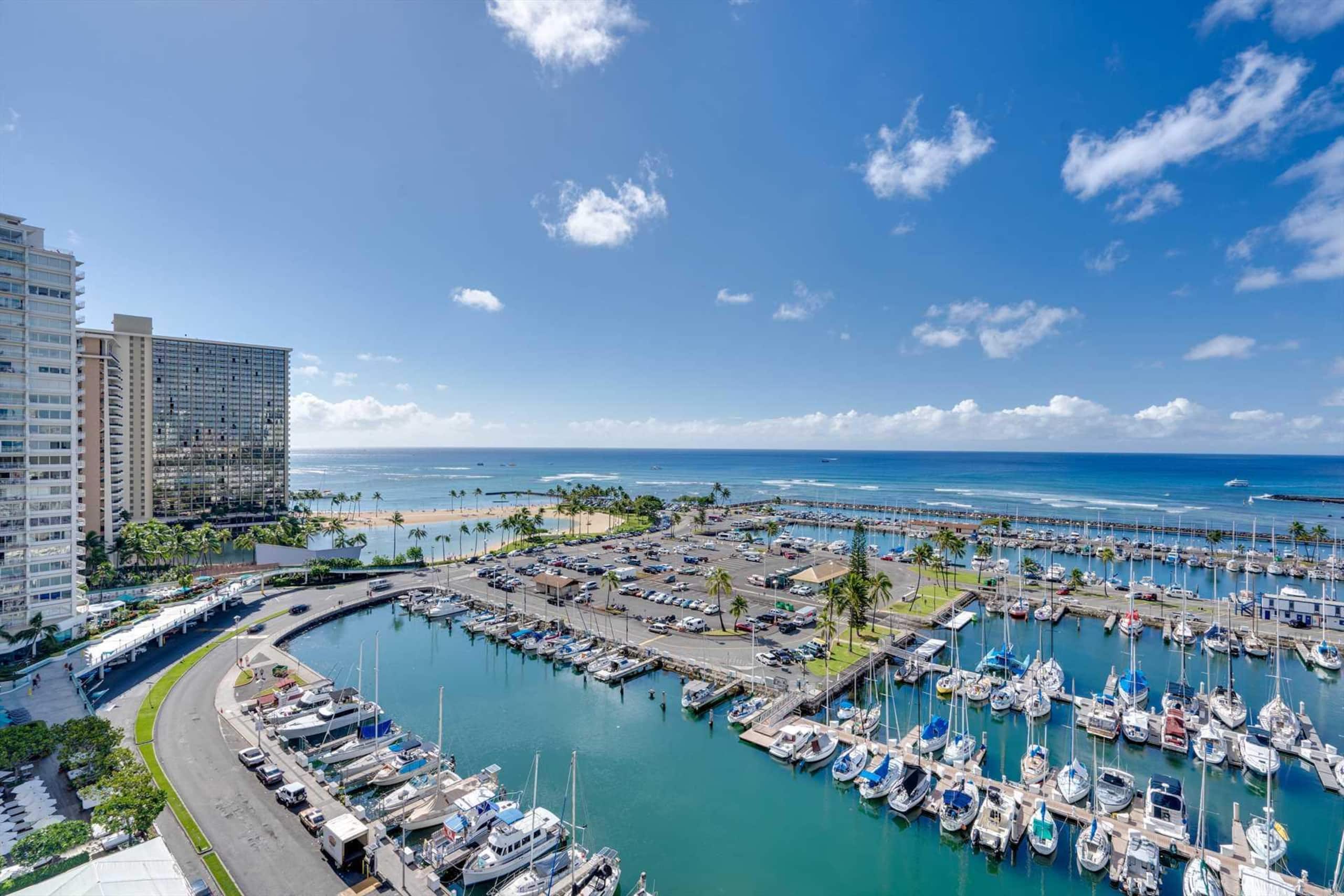 Condo in Honolulu · ★4.58 · 1 bedroom · 2 beds · 1 private bath - Image 4