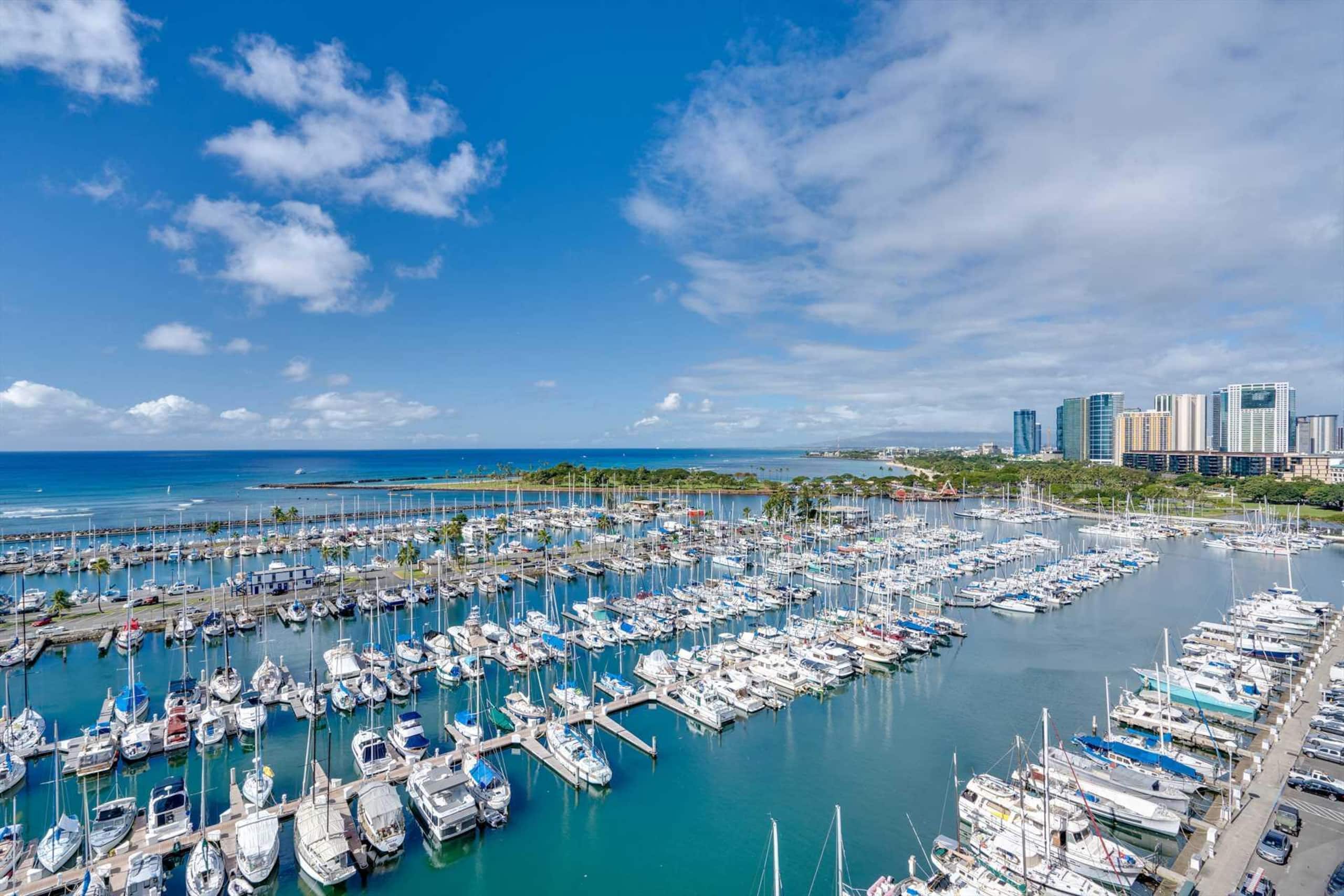 Condo in Honolulu · ★4.58 · 1 bedroom · 2 beds · 1 private bath - Image 8