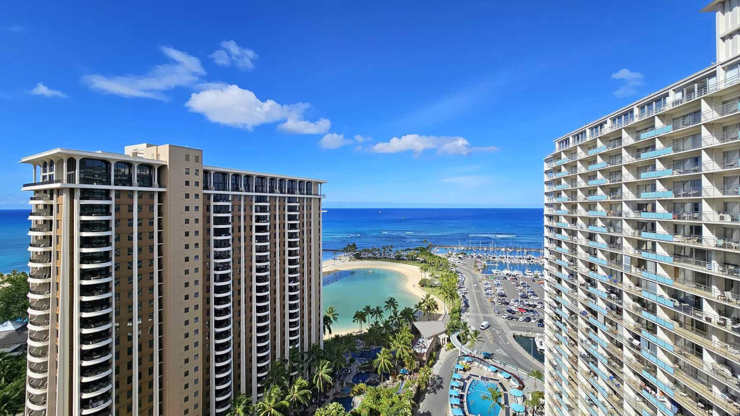 Condo in Waikiki · ★4.7 · 1 bedroom · 2 beds · 1 private bath - Image 20