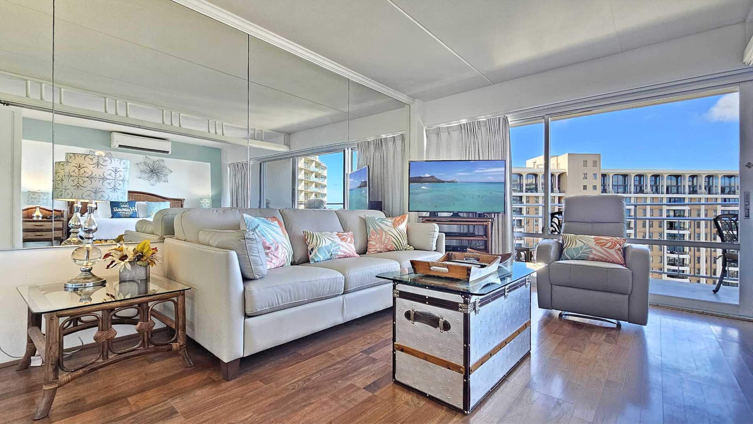 Condo in Waikiki · ★4.7 · 1 bedroom · 2 beds · 1 private bath - Image 24