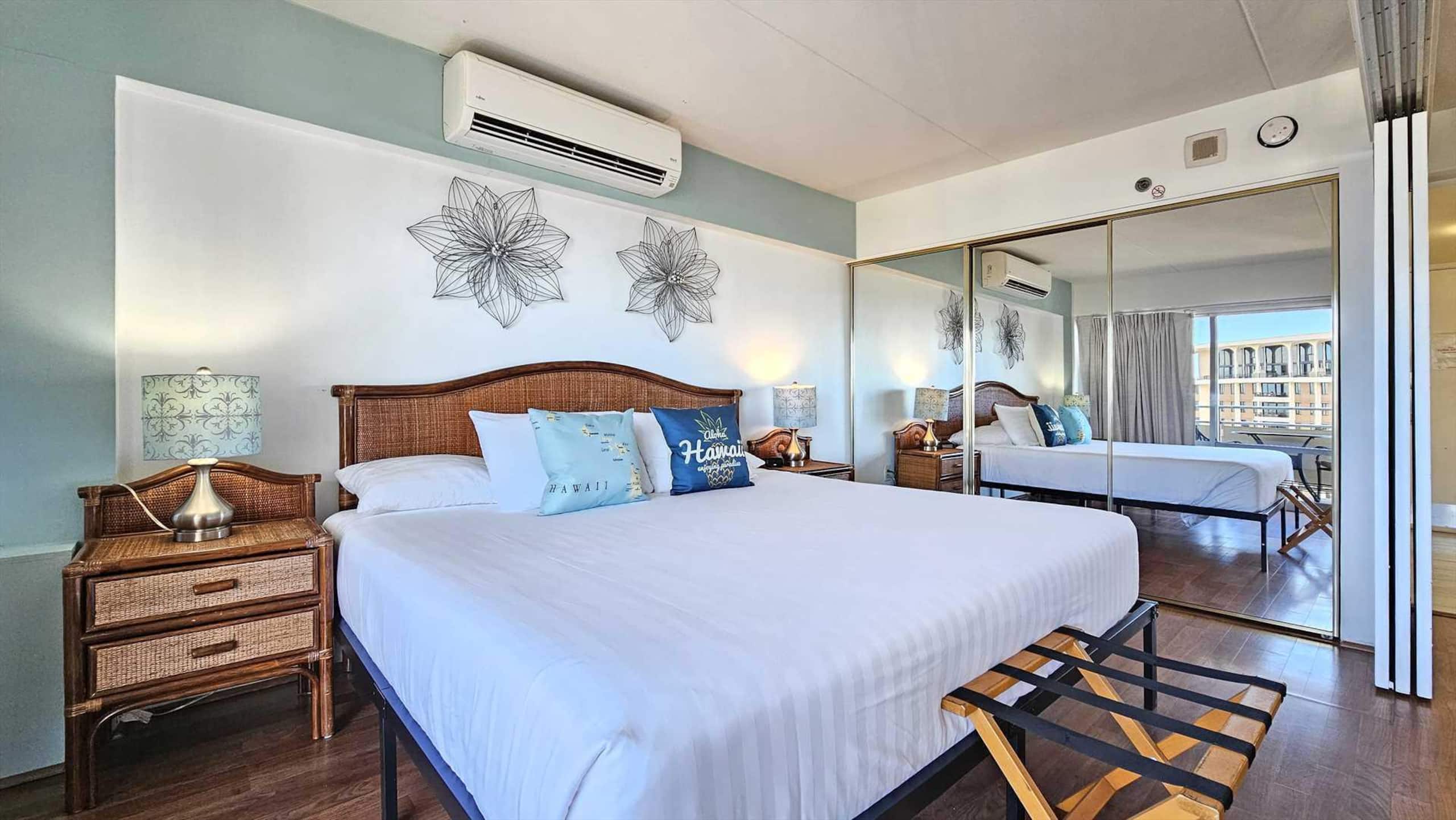 Condo in Waikiki · ★4.7 · 1 bedroom · 2 beds · 1 private bath - Image 7