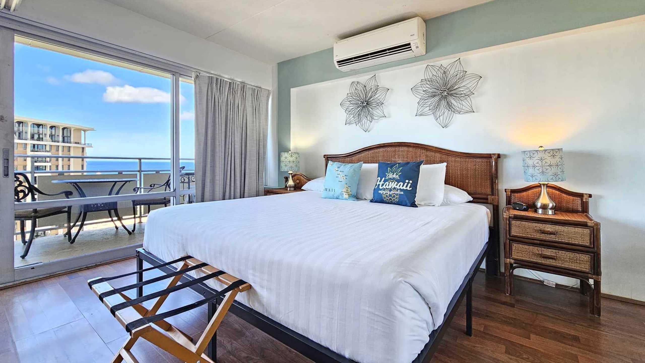 Condo in Waikiki · ★4.7 · 1 bedroom · 2 beds · 1 private bath - Image 5