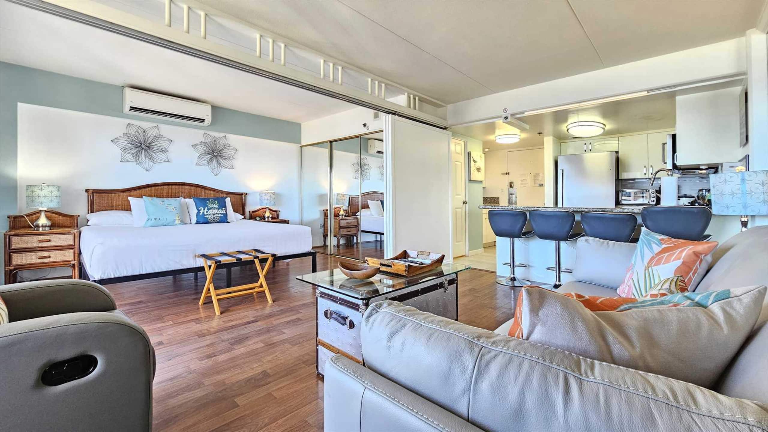 Condo in Waikiki · ★4.7 · 1 bedroom · 2 beds · 1 private bath - Image 22