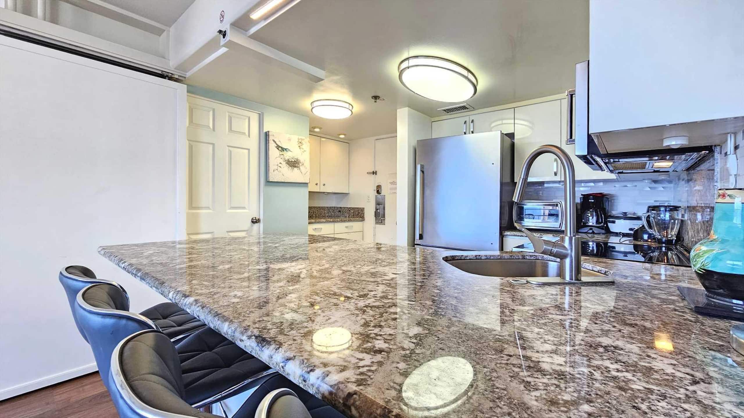 Condo in Waikiki · ★4.7 · 1 bedroom · 2 beds · 1 private bath - Image 19