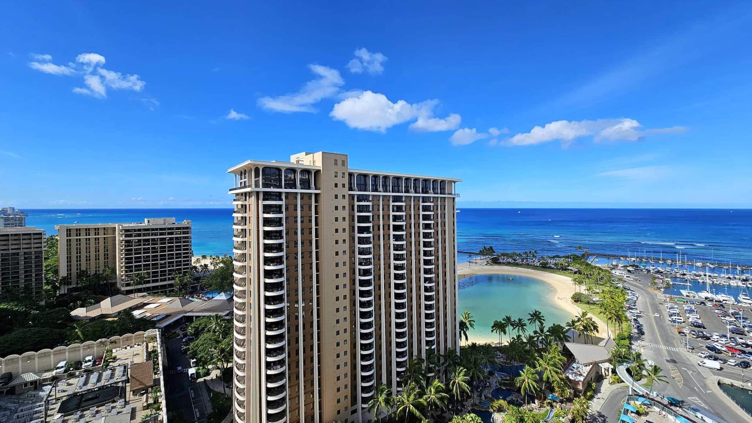 Condo in Waikiki · ★4.7 · 1 bedroom · 2 beds · 1 private bath - Image 21