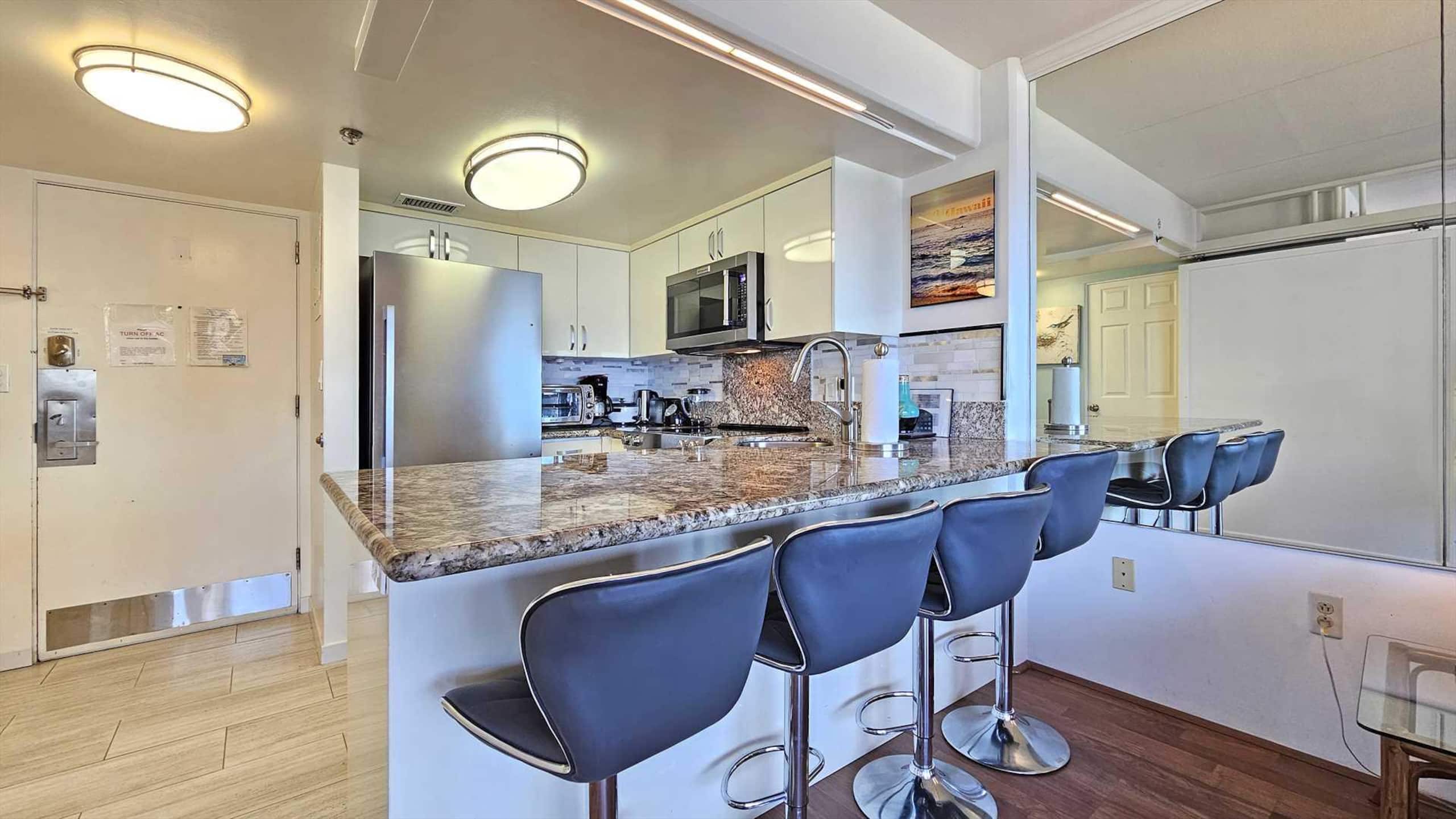 Condo in Waikiki · ★4.7 · 1 bedroom · 2 beds · 1 private bath - Image 18