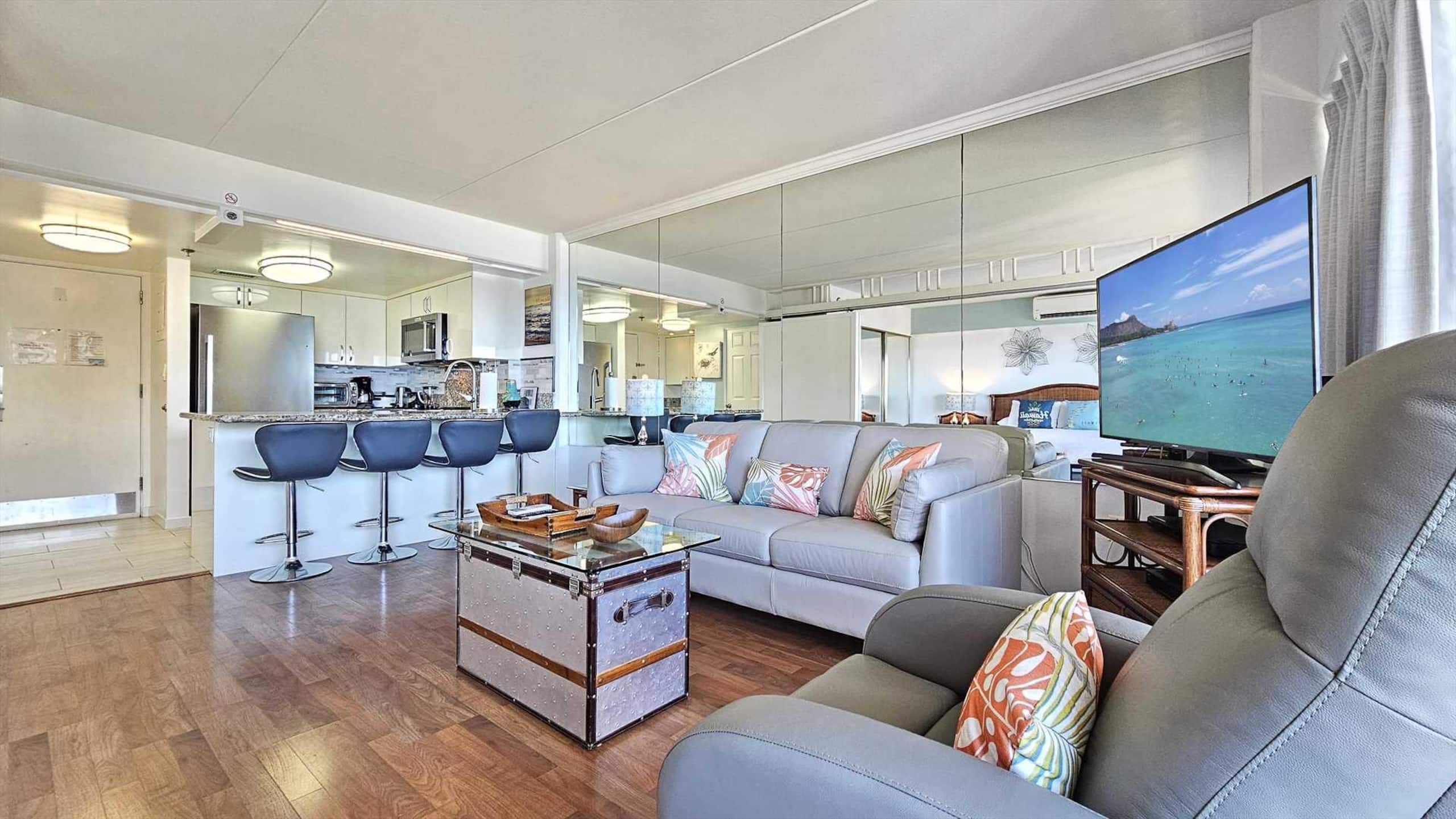 Condo in Waikiki · ★4.7 · 1 bedroom · 2 beds · 1 private bath - Image 23