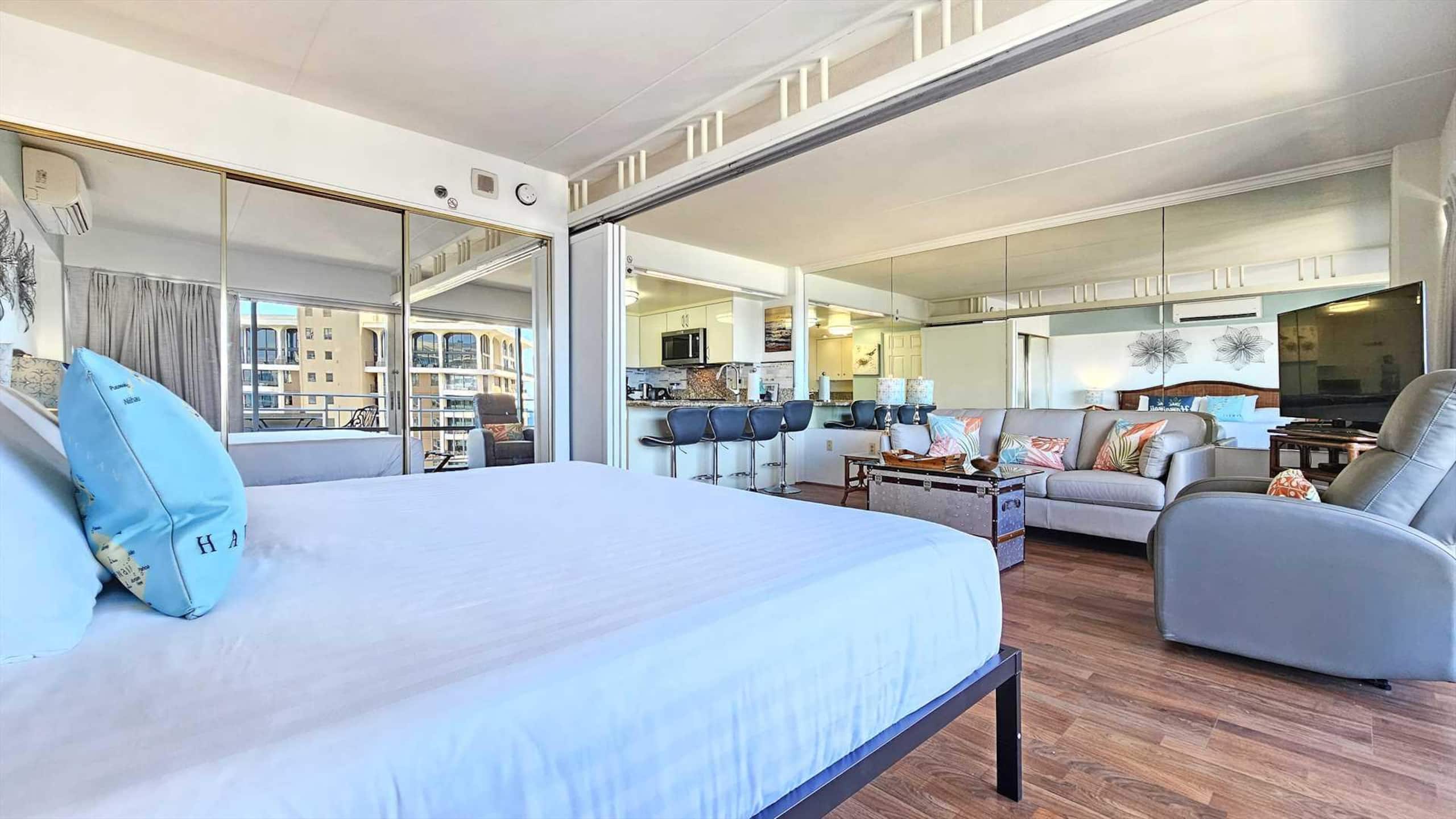 Condo in Waikiki · ★4.7 · 1 bedroom · 2 beds · 1 private bath - Image 8