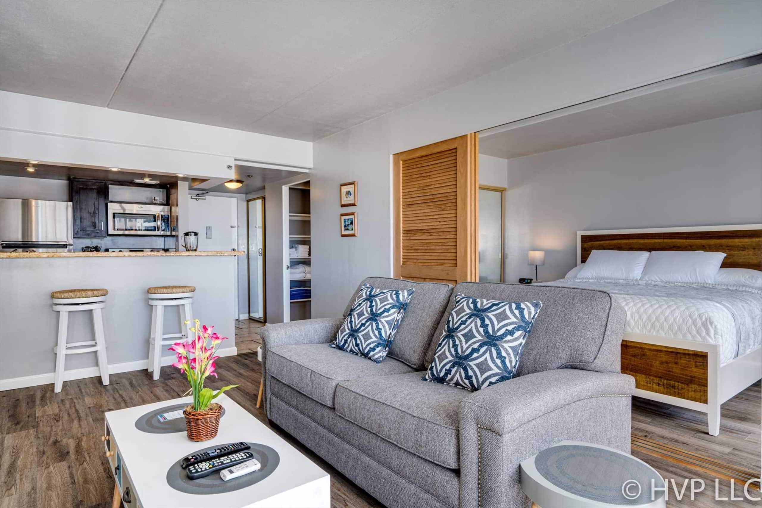Condo in Honolulu · ★4.58 · 1 bedroom · 2 beds · 1 private bath - Image 11