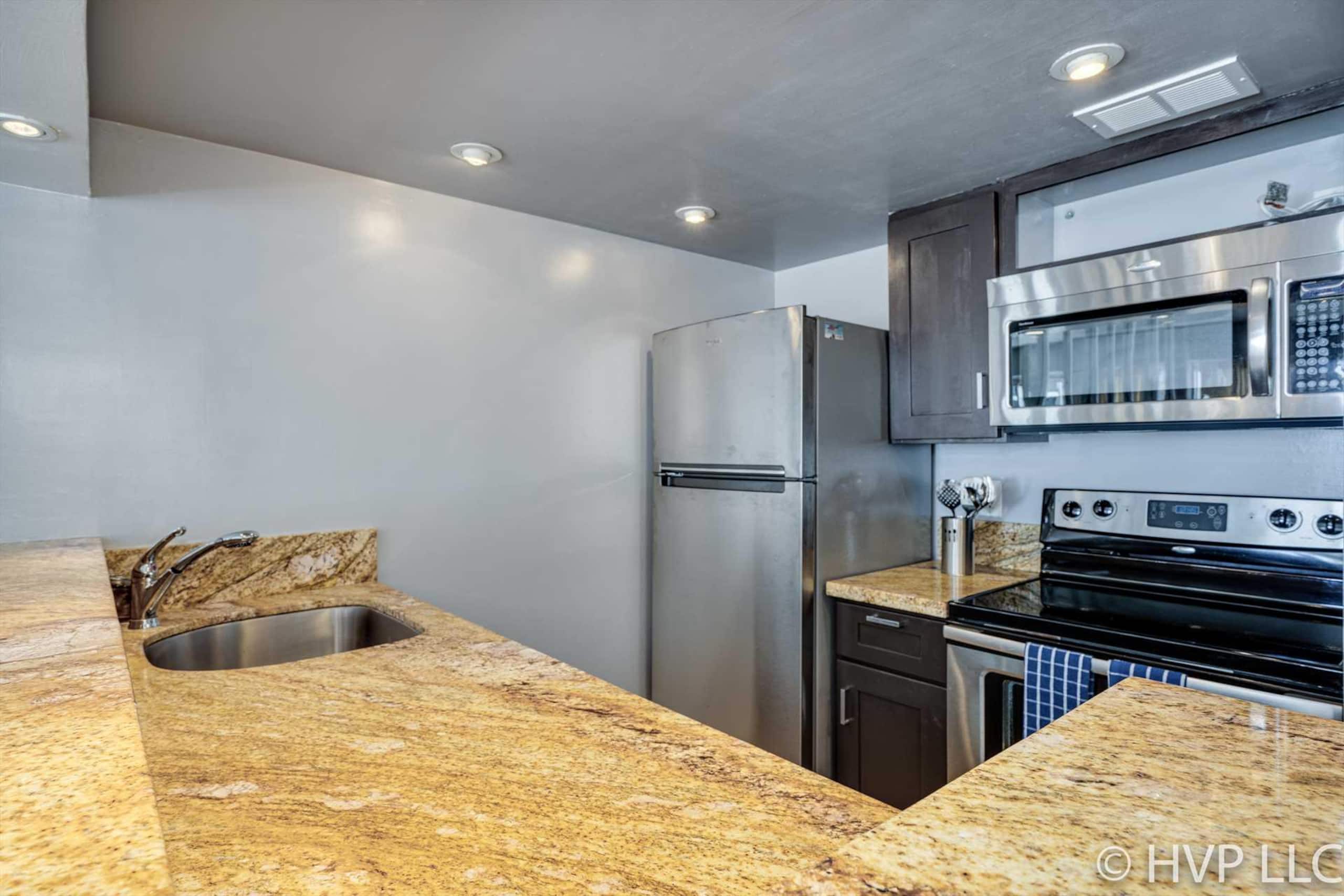 Condo in Honolulu · ★4.58 · 1 bedroom · 2 beds · 1 private bath - Image 19