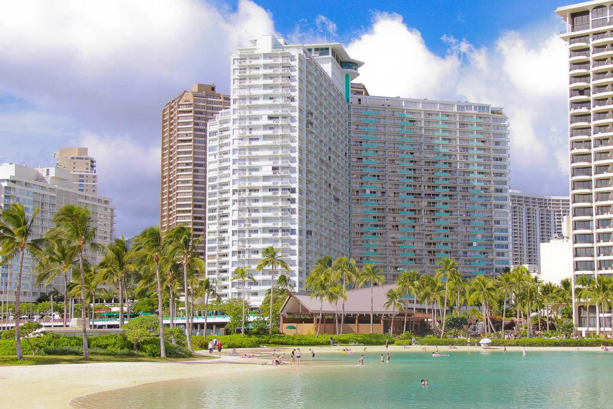 Condo in Honolulu · ★4.58 · 1 bedroom · 2 beds · 1 private bath - Image 30