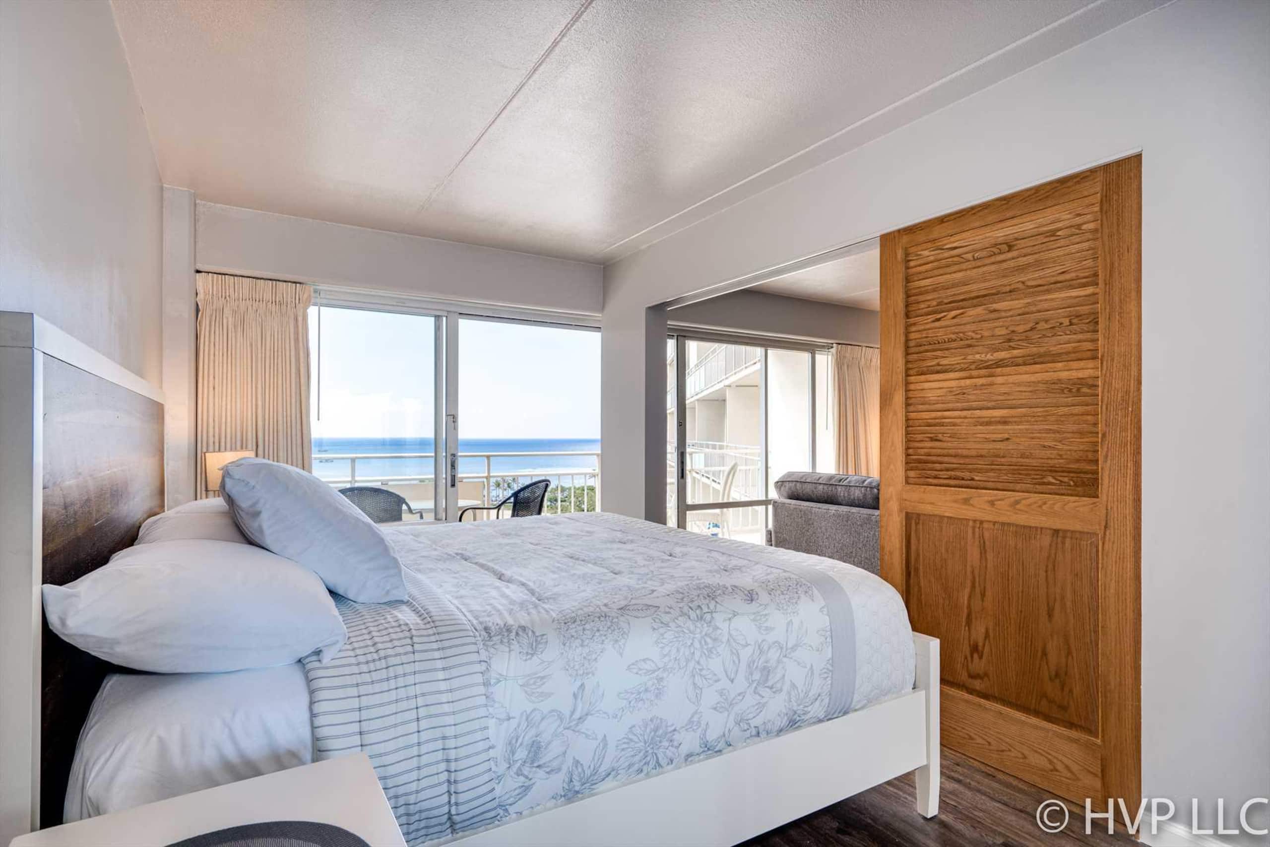 Condo in Honolulu · ★4.58 · 1 bedroom · 2 beds · 1 private bath - Image 6