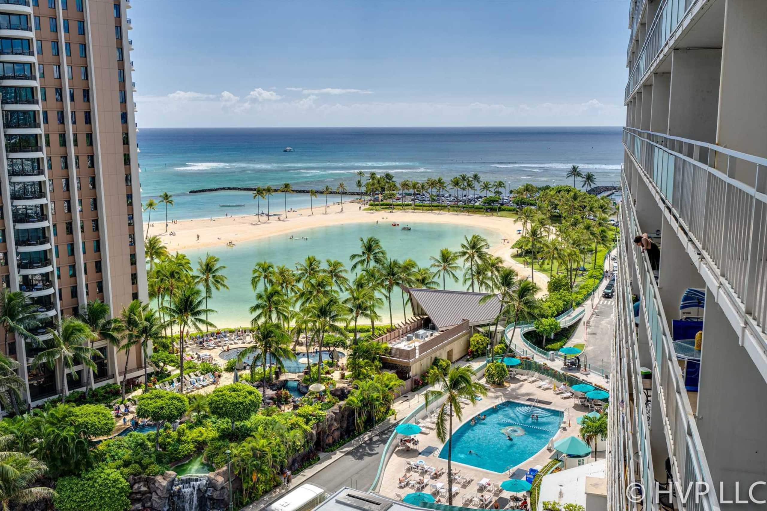 Condo in Honolulu · ★4.58 · 1 bedroom · 2 beds · 1 private bath - Image 4