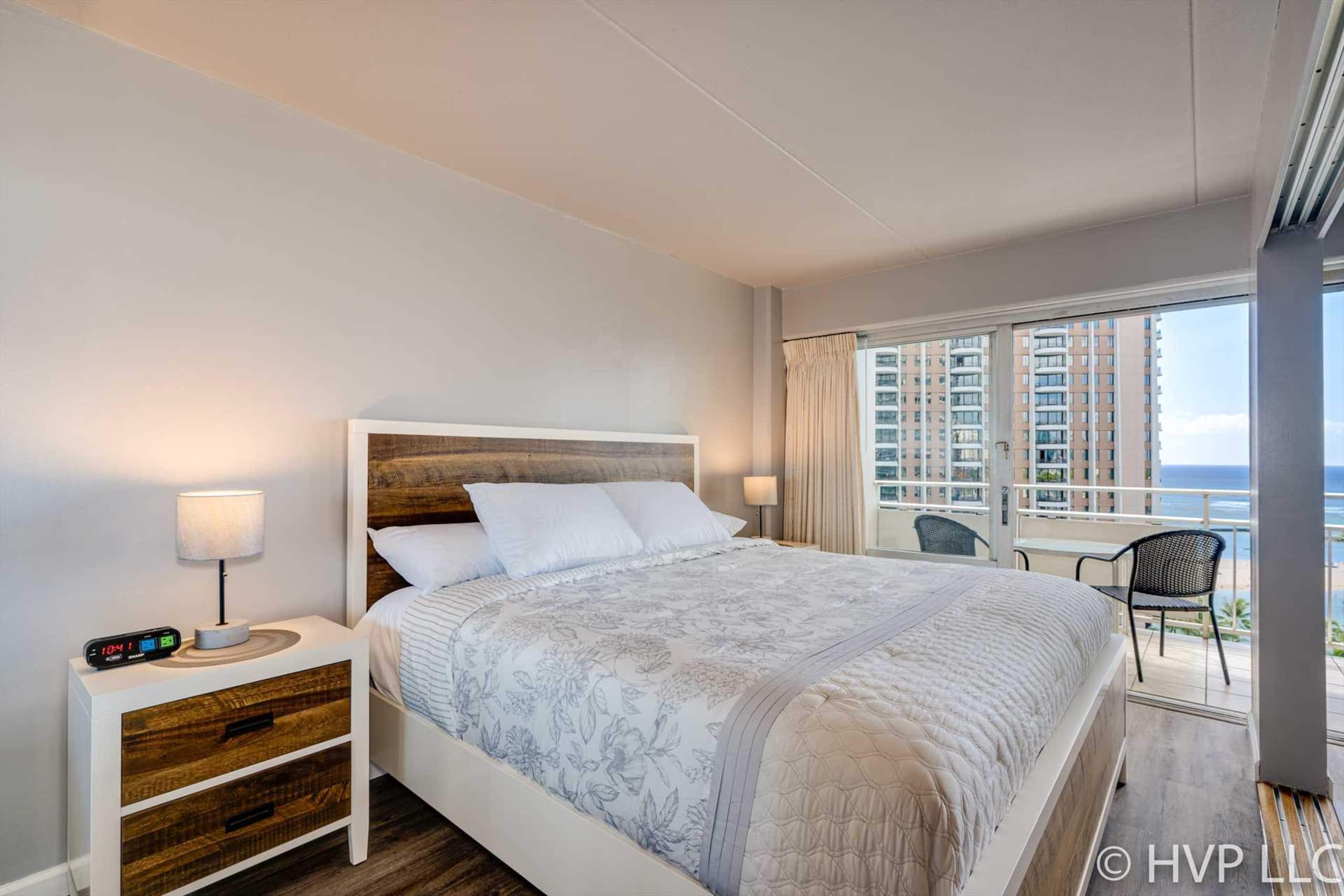 Condo in Honolulu · ★4.58 · 1 bedroom · 2 beds · 1 private bath - Image 5