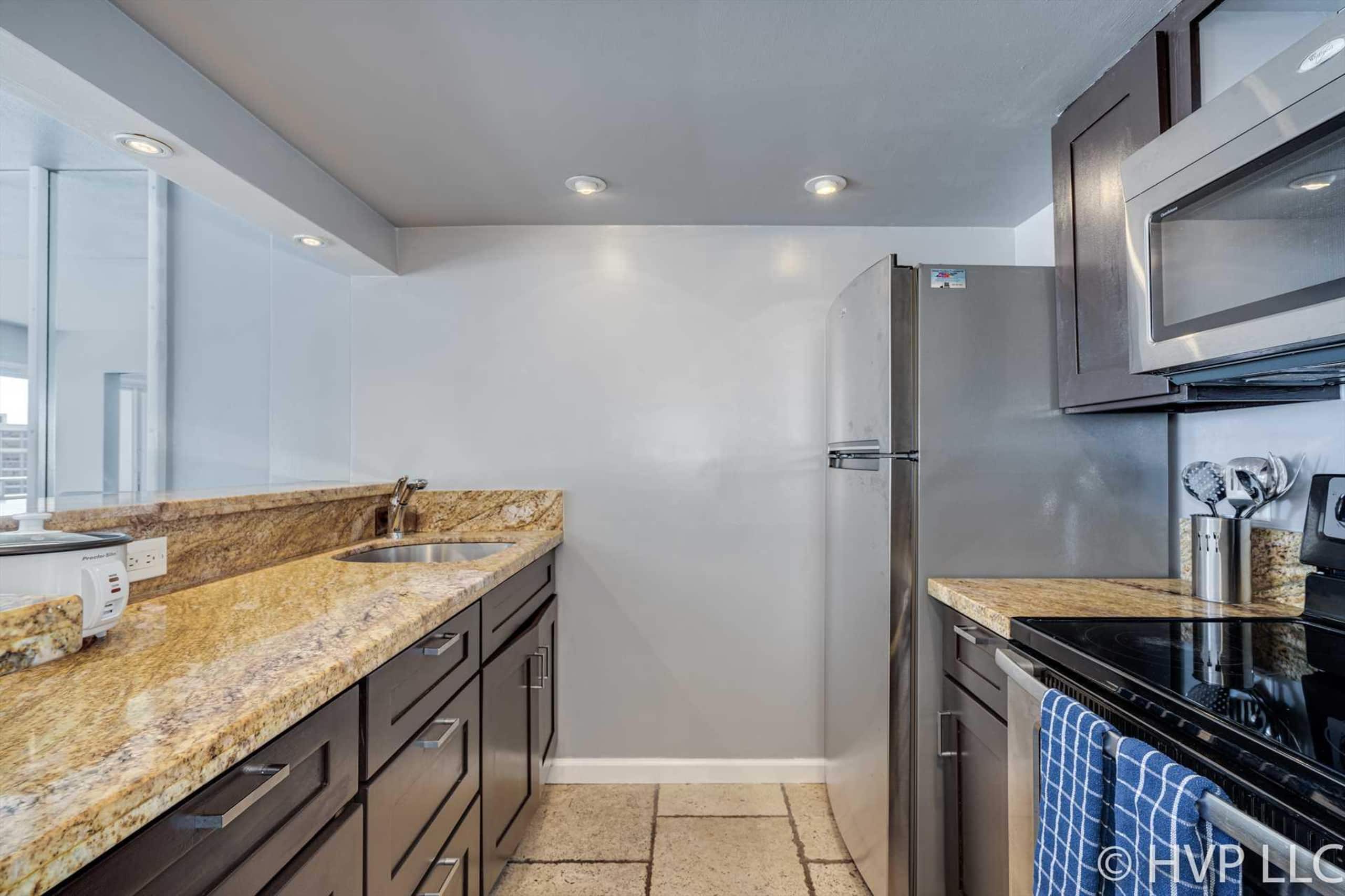 Condo in Honolulu · ★4.58 · 1 bedroom · 2 beds · 1 private bath - Image 14